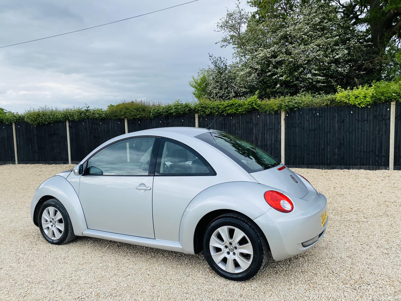 Volkswagen Beetle 2.0 Hatchback 3dr Petrol Tiptronic Euro 4 (115 ps)
