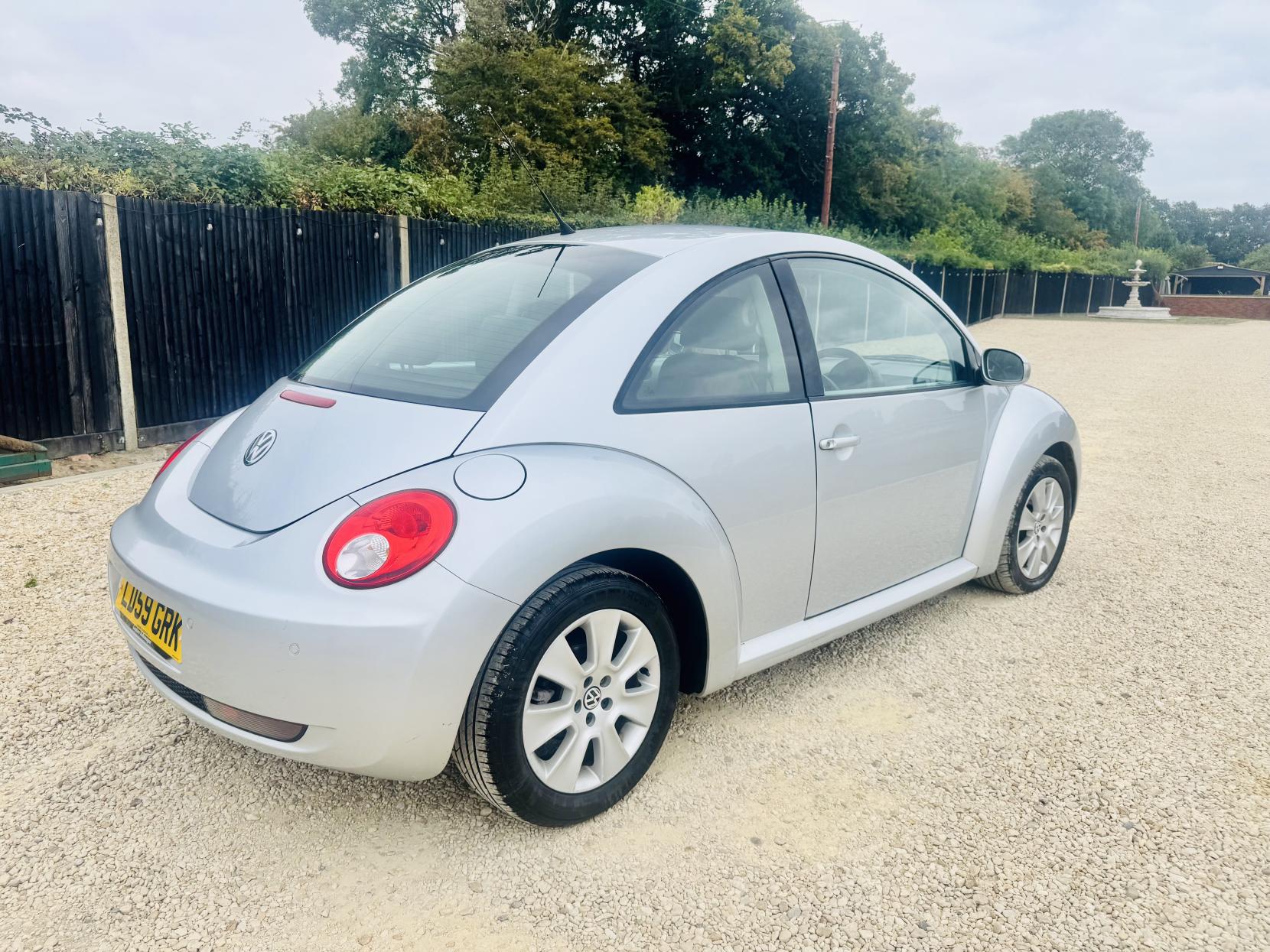 Volkswagen Beetle 2.0 Hatchback 3dr Petrol Tiptronic Euro 4 (115 ps)