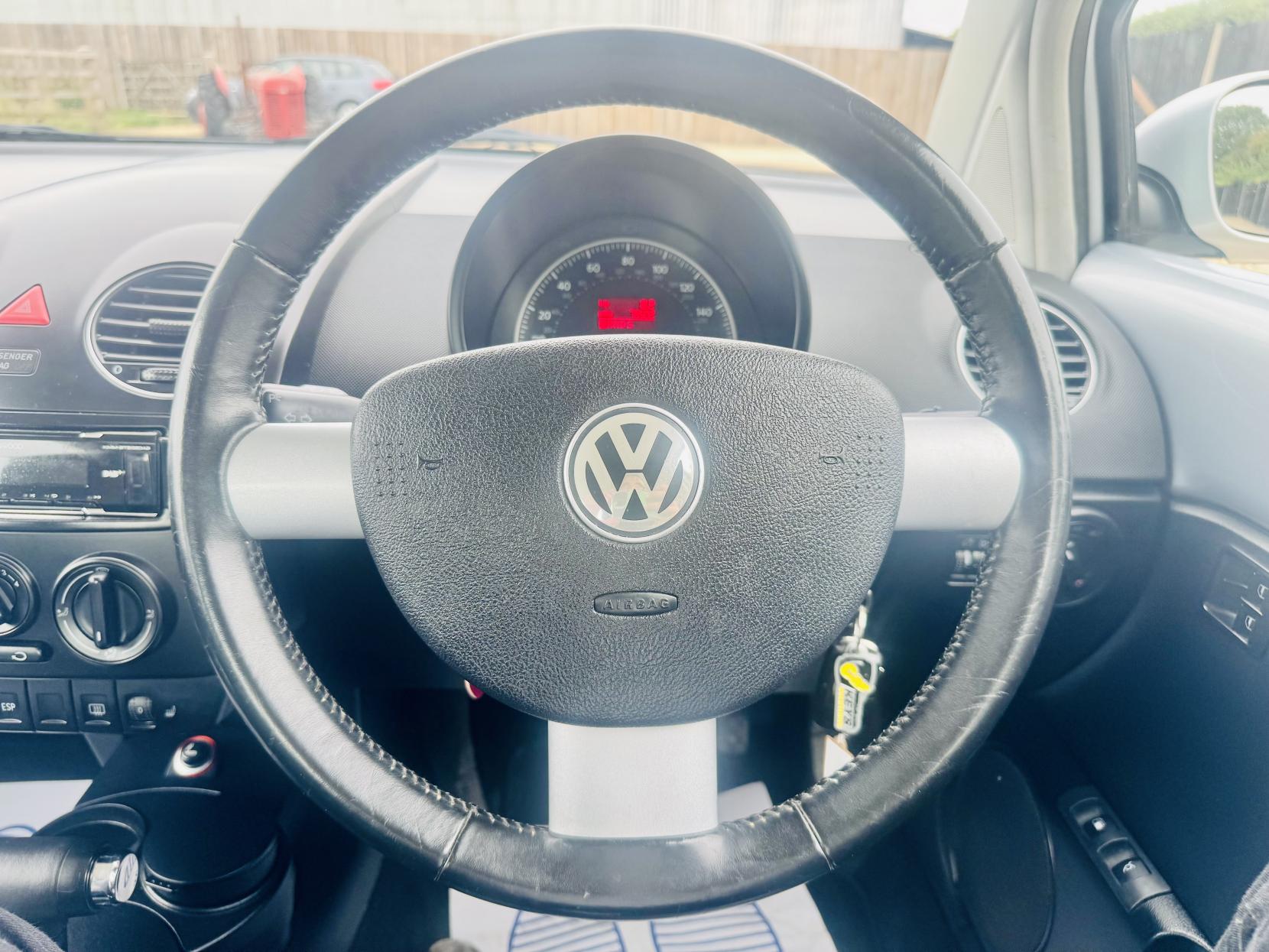 Volkswagen Beetle 2.0 Hatchback 3dr Petrol Tiptronic Euro 4 (115 ps)