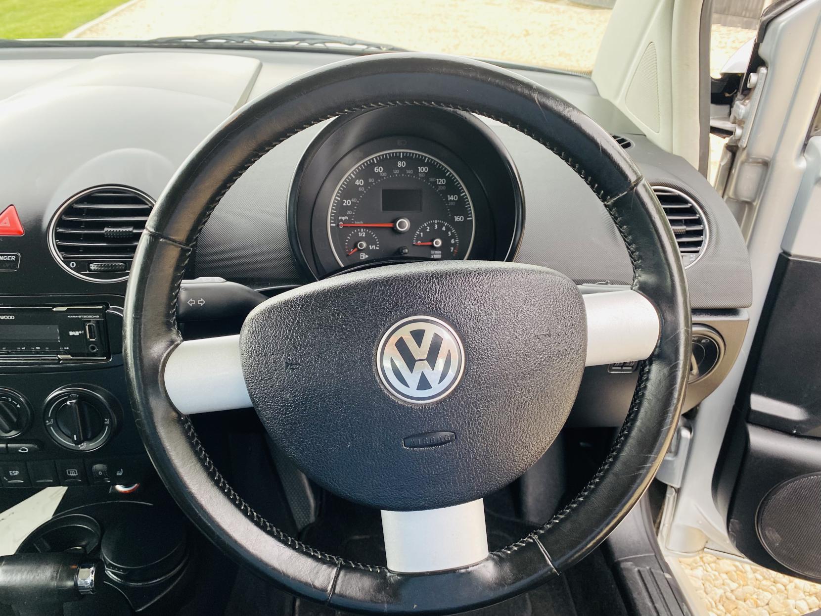 Volkswagen Beetle 2.0 Hatchback 3dr Petrol Tiptronic Euro 4 (115 ps)