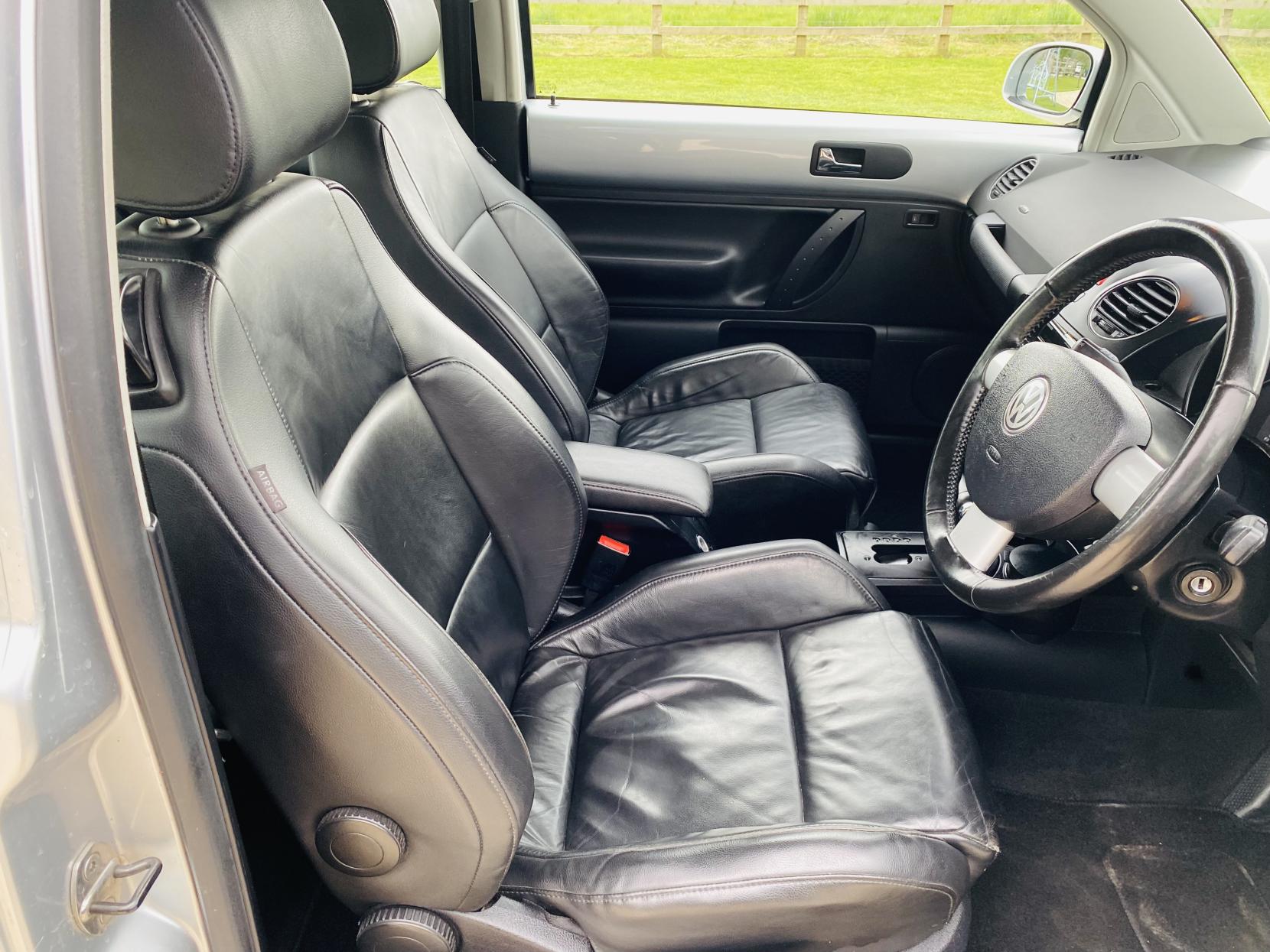 Volkswagen Beetle 2.0 Hatchback 3dr Petrol Tiptronic Euro 4 (115 ps)