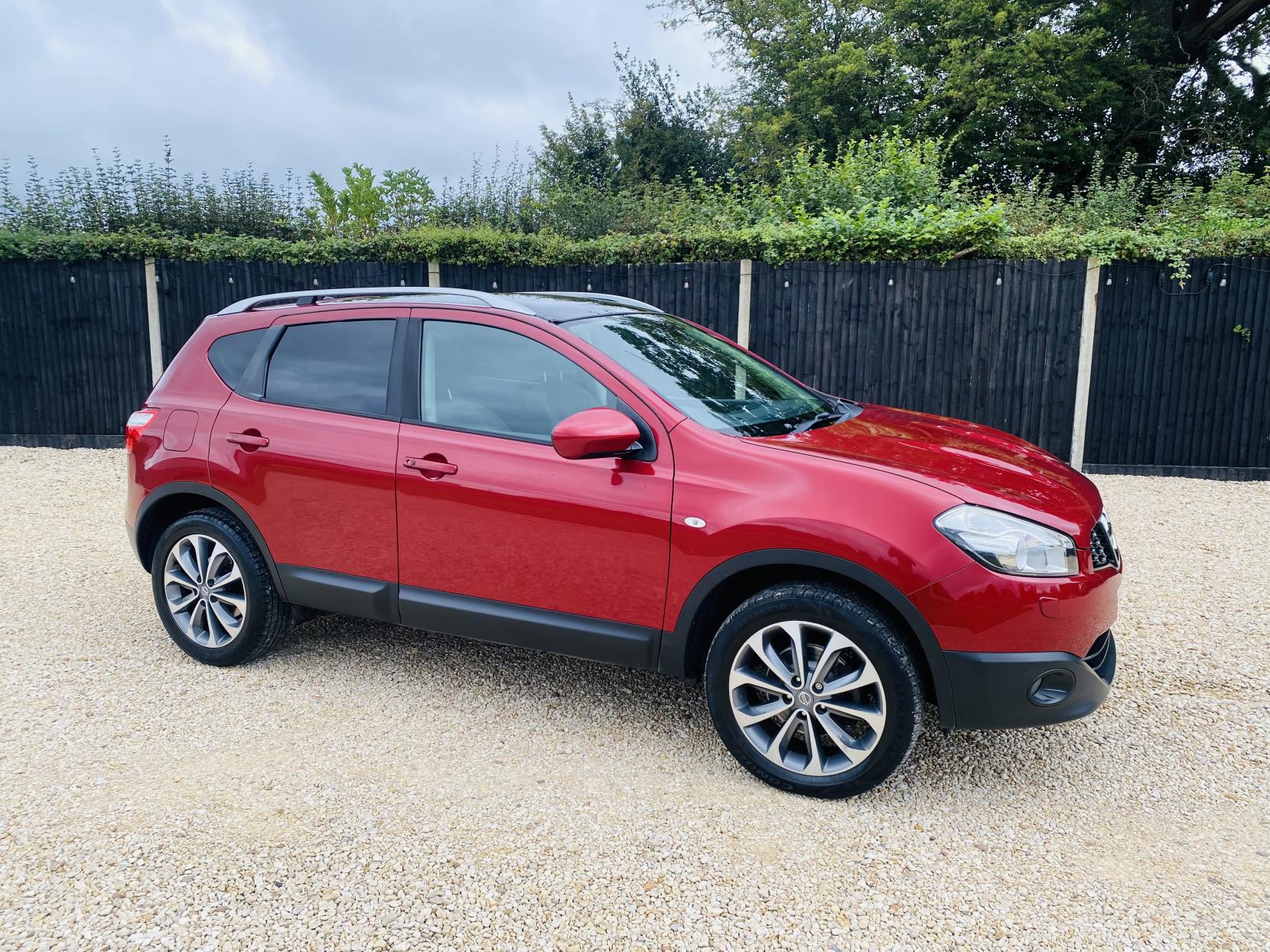 Nissan Qashqai 2.0 Tekna SUV 5dr Petrol CVT 2WD Euro 4 (141 ps)