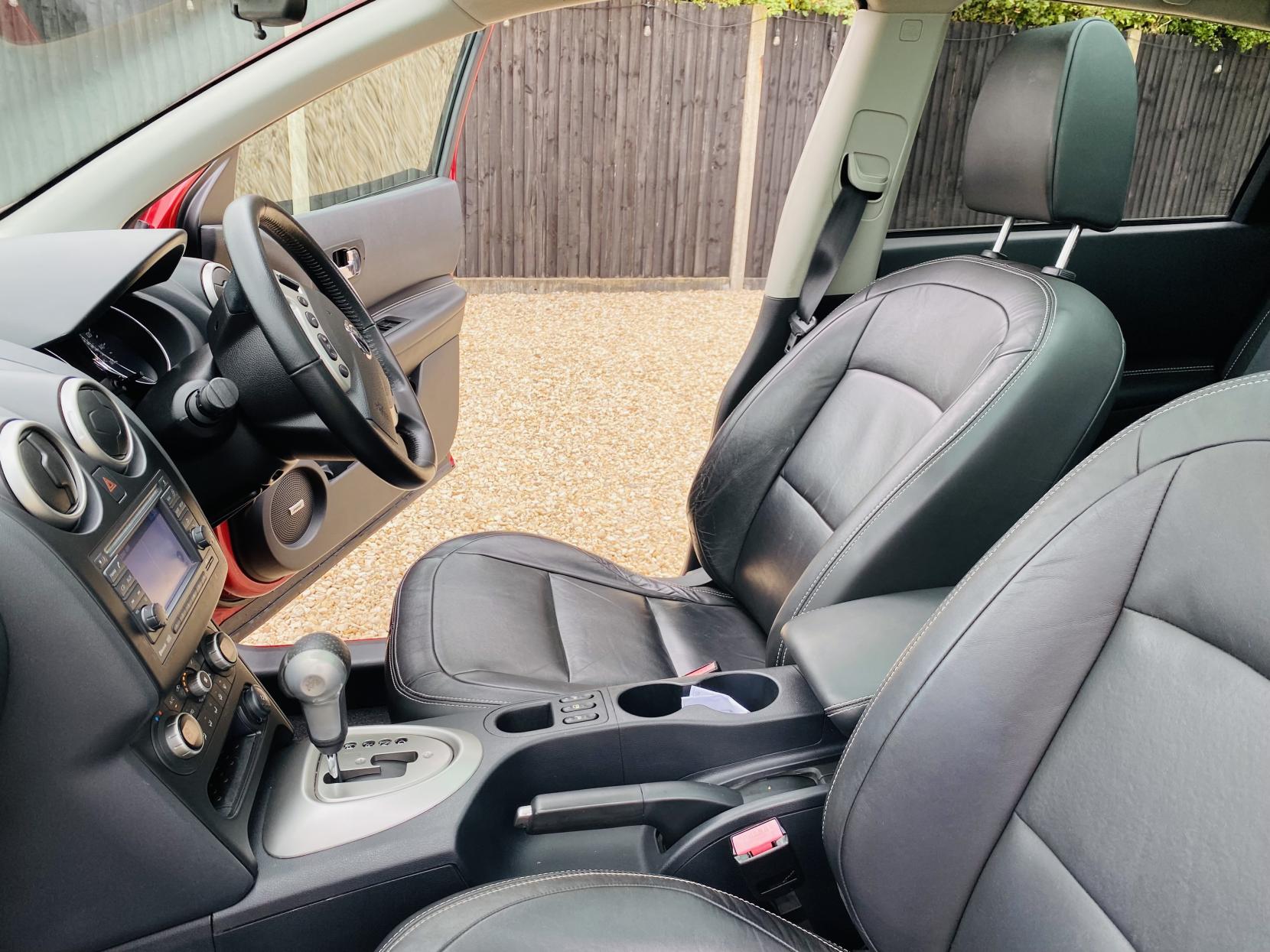 Nissan Qashqai 2.0 Tekna SUV 5dr Petrol CVT 2WD Euro 4 (141 ps)