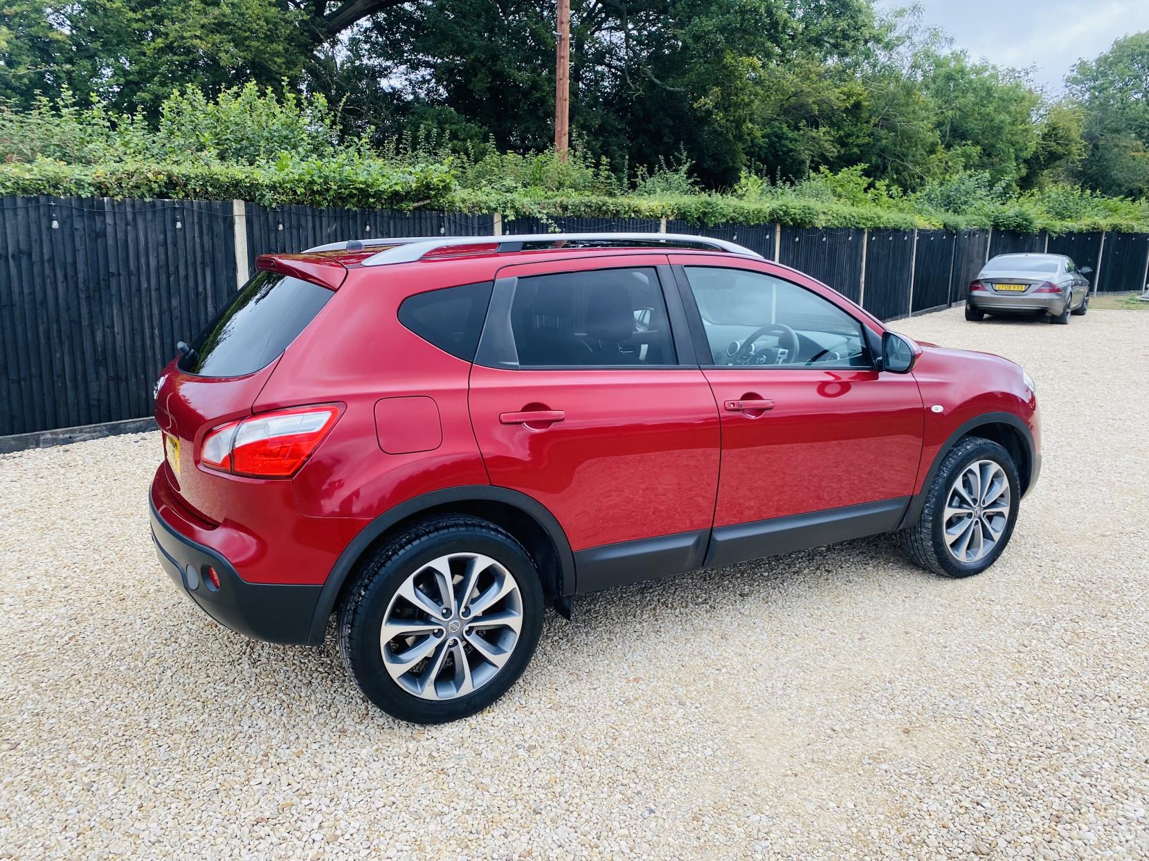 Nissan Qashqai 2.0 Tekna SUV 5dr Petrol CVT 2WD Euro 4 (141 ps)