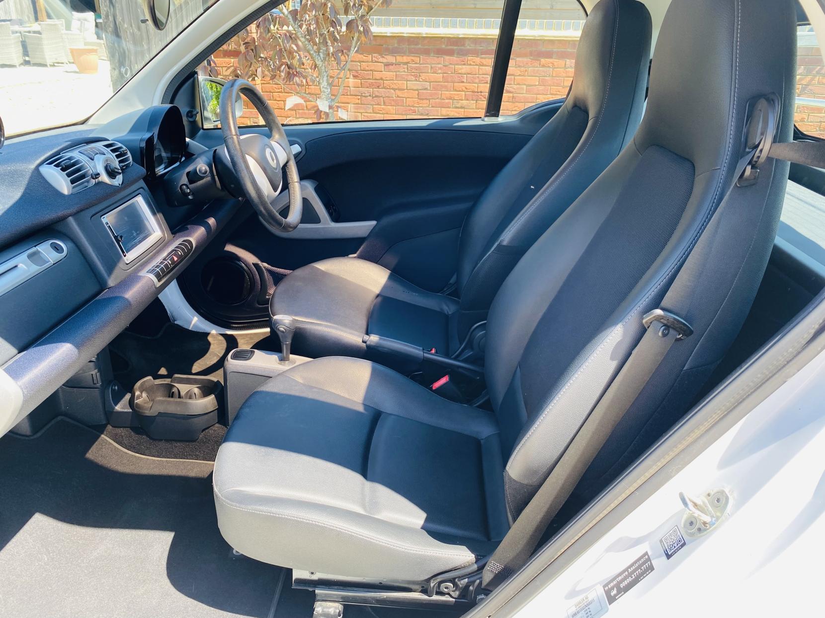 Smart fortwo 1.0 Grandstyle Coupe 2dr Petrol SoftTouch Euro 5 (84 bhp)