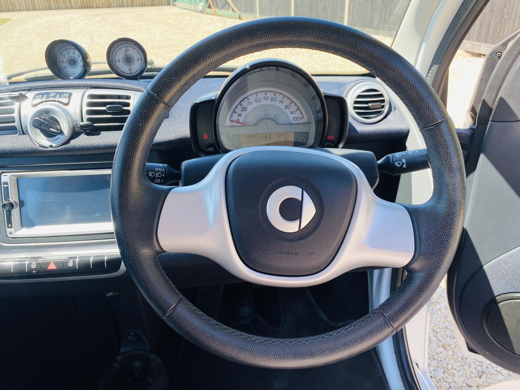 Smart fortwo 1.0 Grandstyle Coupe 2dr Petrol SoftTouch Euro 5 (84 bhp)