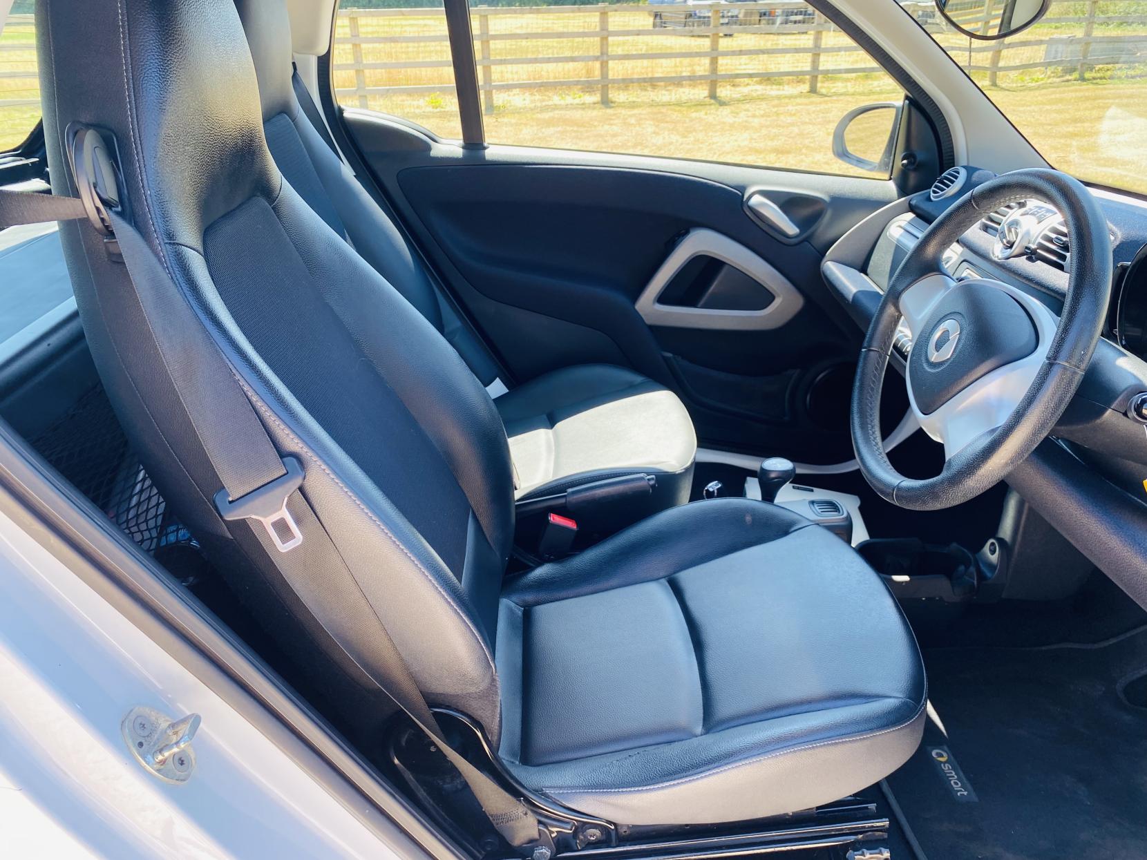 Smart fortwo 1.0 Grandstyle Coupe 2dr Petrol SoftTouch Euro 5 (84 bhp)
