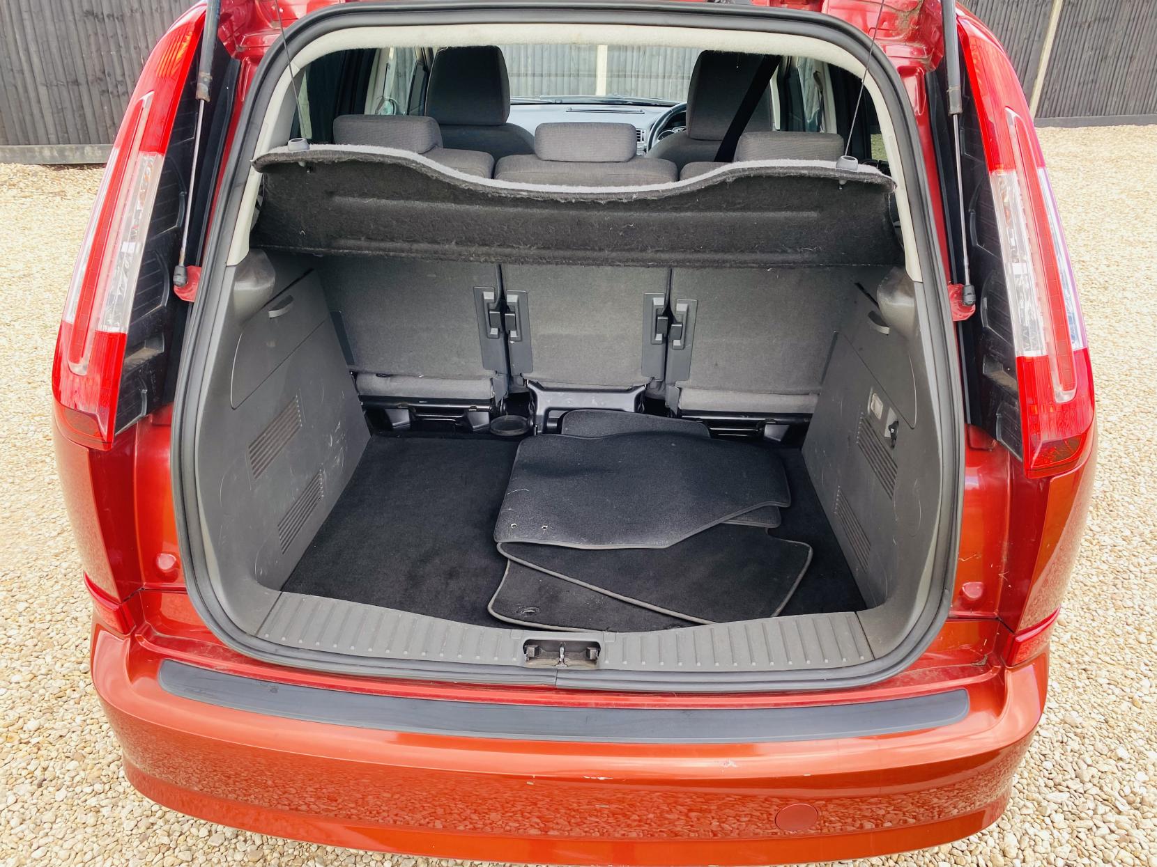 Ford C-Max 1.8 16v Zetec MPV 5dr Petrol Manual (169 g/km, 123 bhp)