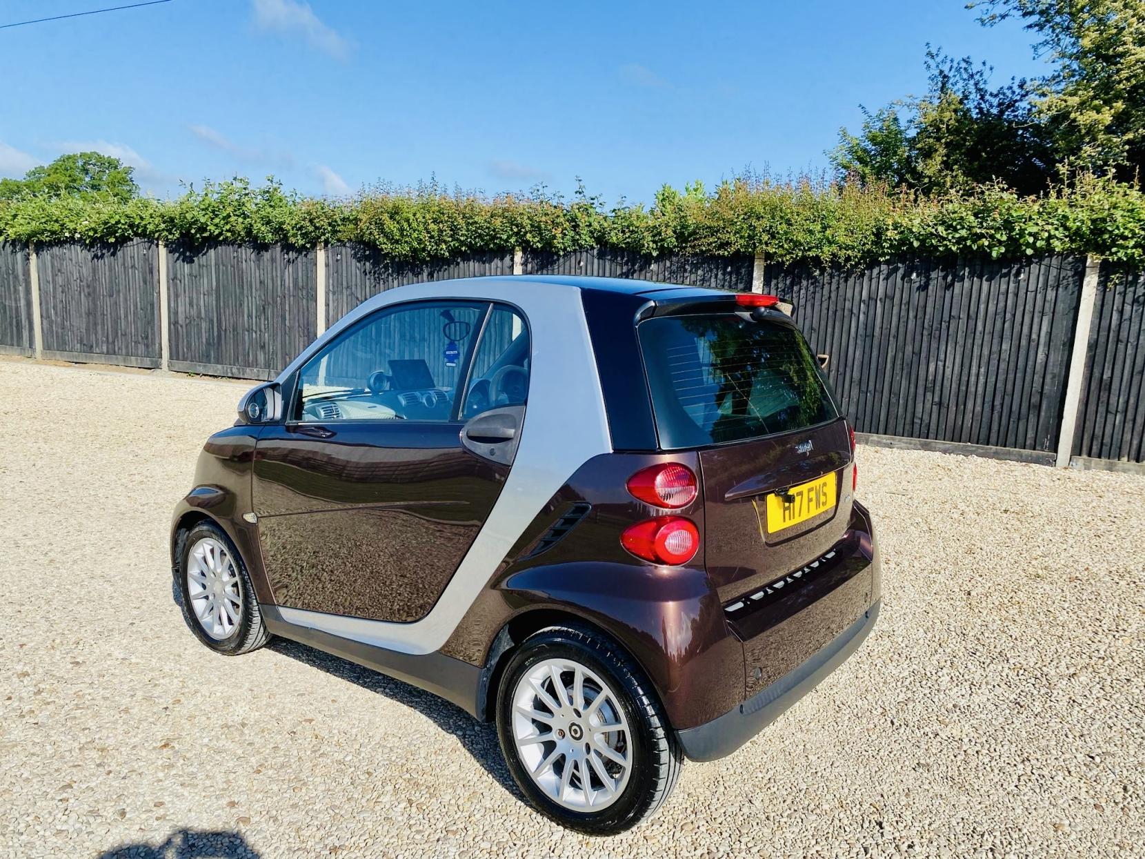 Smart fortwo 1.0 MHD Passion Coupe 2dr Petrol SoftTouch Euro 5 (s/s) (71 bhp)