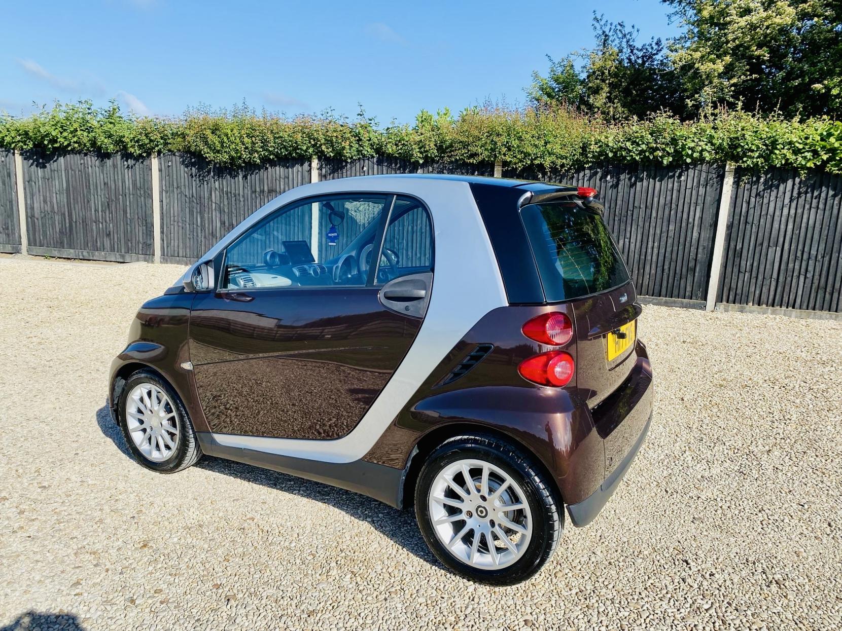 Smart fortwo 1.0 MHD Passion Coupe 2dr Petrol SoftTouch Euro 5 (s/s) (71 bhp)