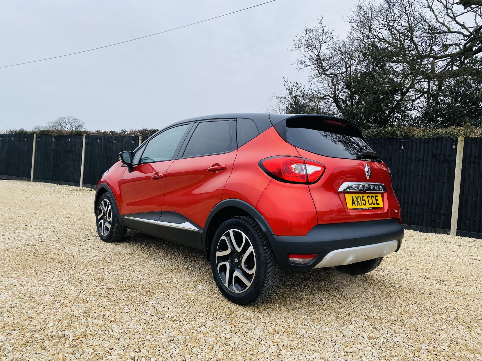 Renault Captur 1.2 TCe Signature SUV 5dr Petrol EDC Euro 5 (120 ps)