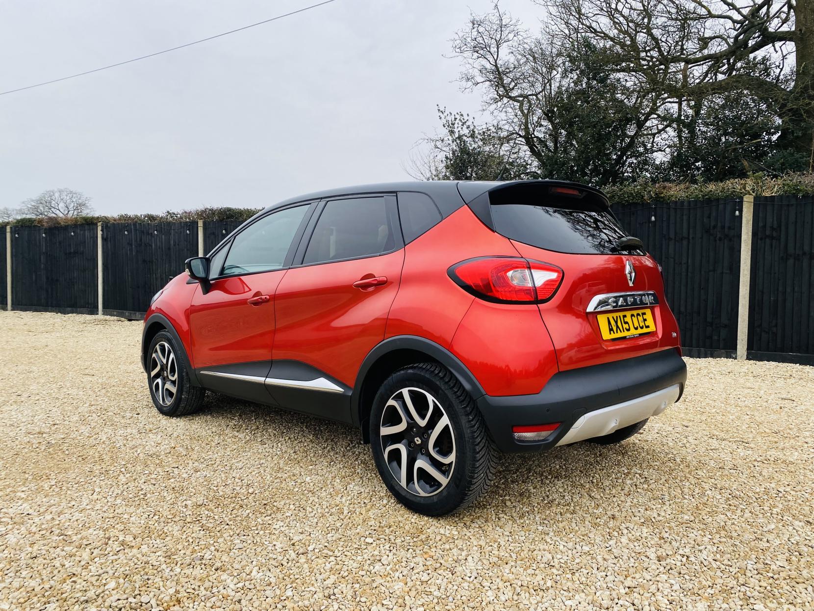 Renault Captur 1.2 TCe Signature SUV 5dr Petrol EDC Euro 5 (120 ps)