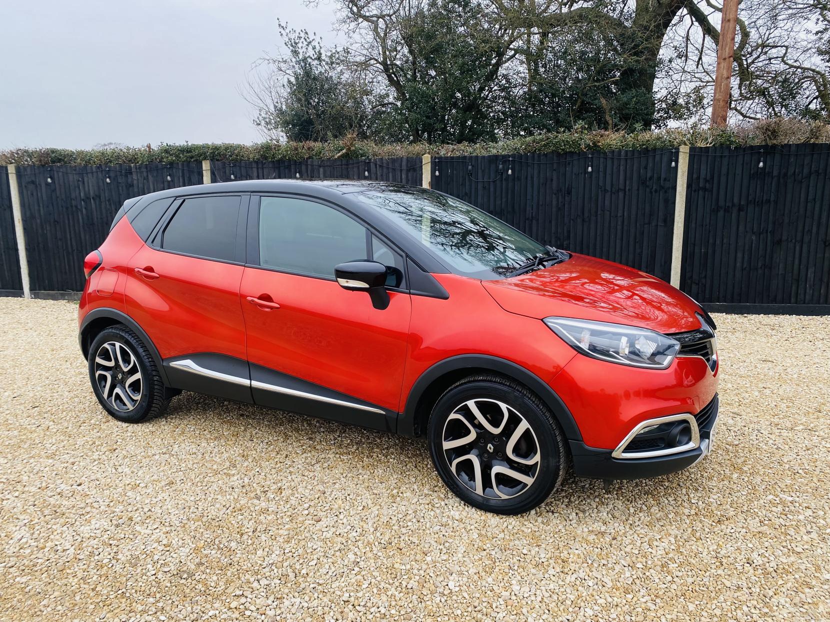 Renault Captur 1.2 TCe Signature SUV 5dr Petrol EDC Euro 5 (120 ps)