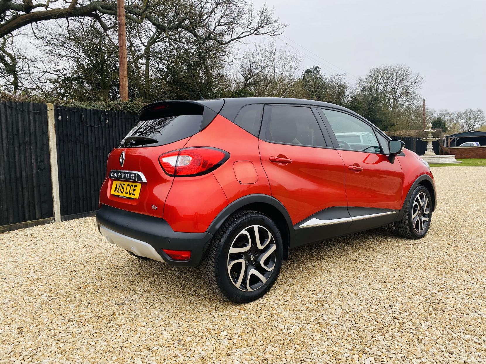 Renault Captur 1.2 TCe Signature SUV 5dr Petrol EDC Euro 5 (120 ps)