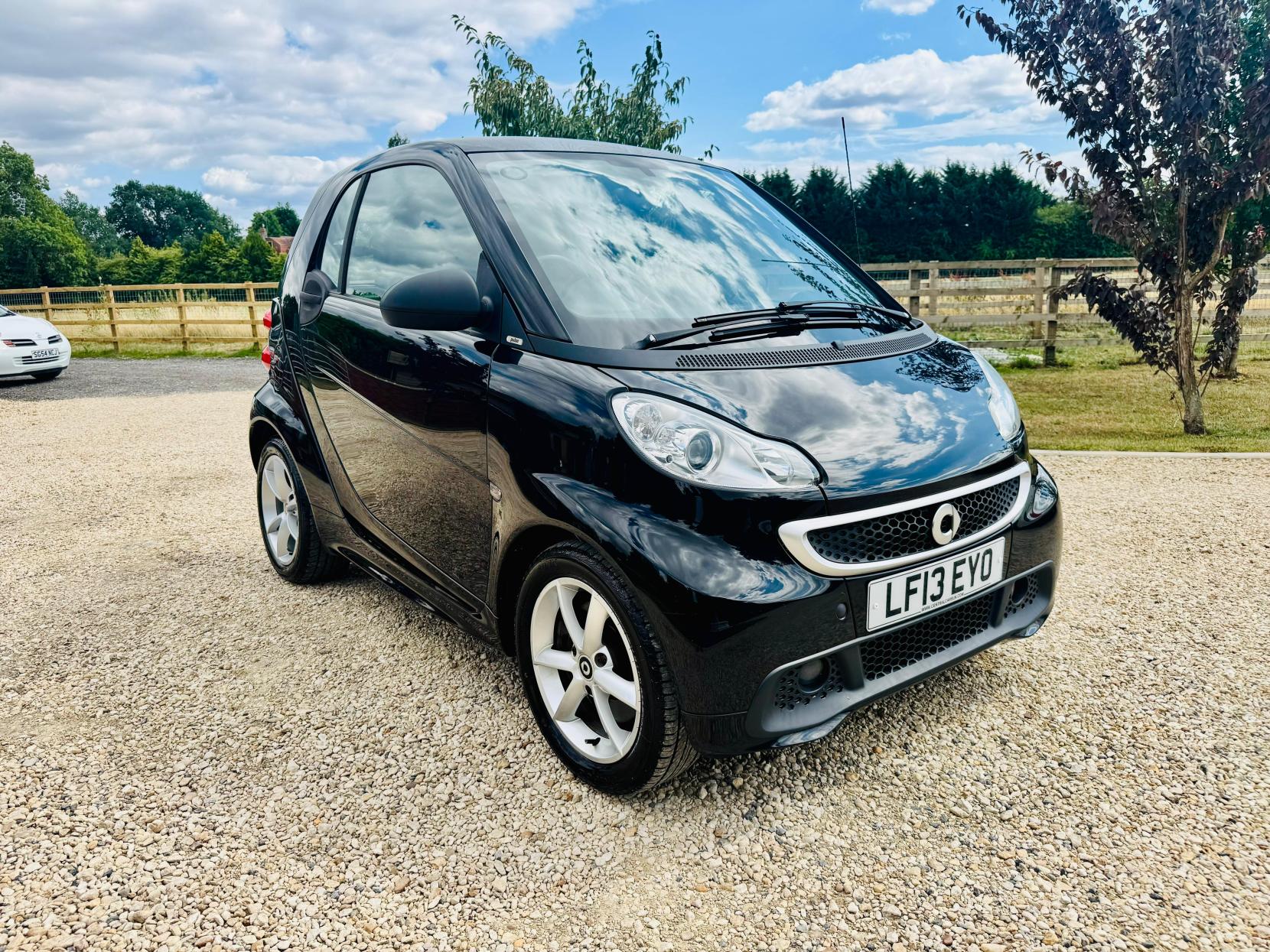 Smart fortwo 1.0 MHD Pulse Coupe 2dr Petrol SoftTouch Euro 5 (s/s) (71 bhp)