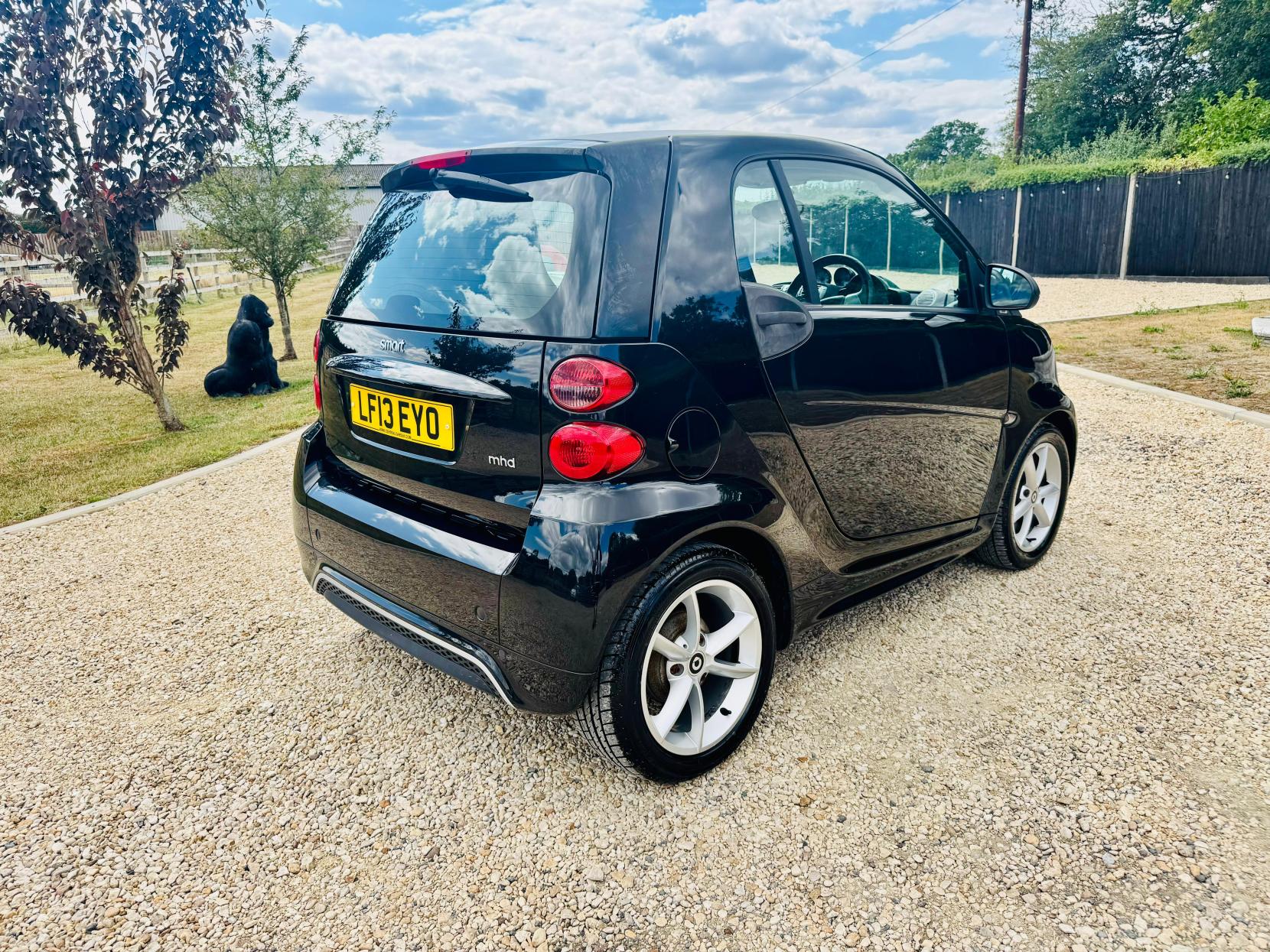 Smart fortwo 1.0 MHD Pulse Coupe 2dr Petrol SoftTouch Euro 5 (s/s) (71 bhp)