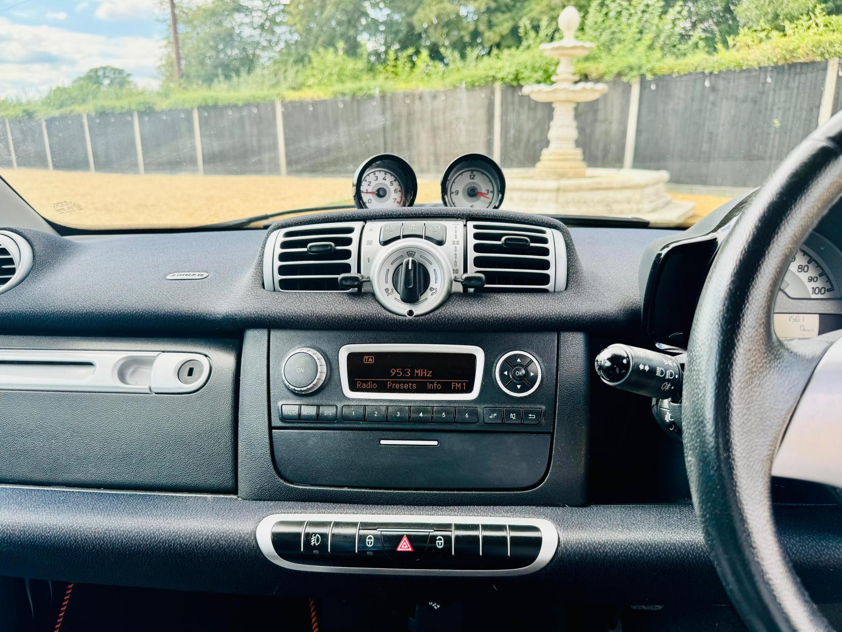 Smart fortwo 1.0 MHD Pulse Coupe 2dr Petrol SoftTouch Euro 5 (s/s) (71 bhp)