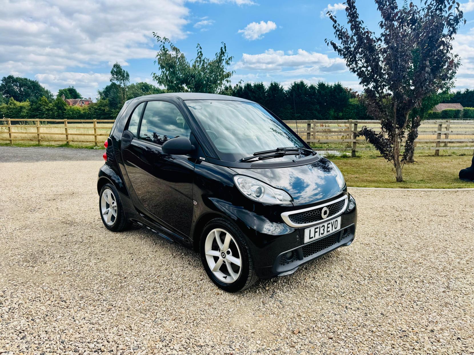 Smart fortwo 1.0 MHD Pulse Coupe 2dr Petrol SoftTouch Euro 5 (s/s) (71 bhp)