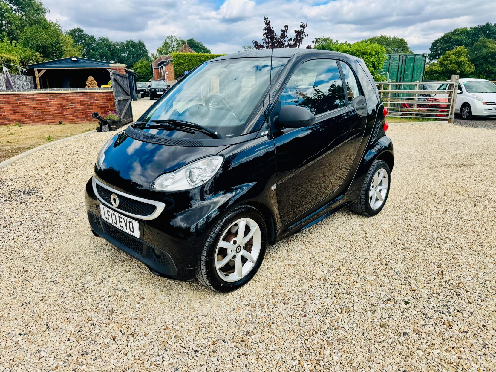Smart fortwo 1.0 MHD Pulse Coupe 2dr Petrol SoftTouch Euro 5 (s/s) (71 bhp)