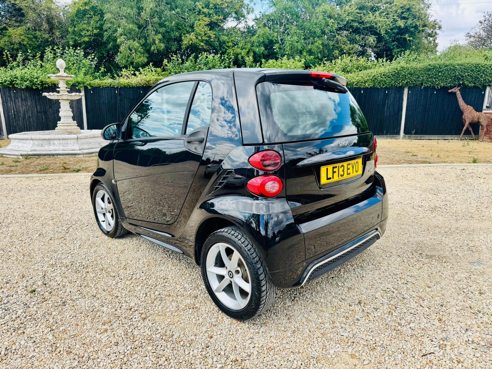 Smart fortwo 1.0 MHD Pulse Coupe 2dr Petrol SoftTouch Euro 5 (s/s) (71 bhp)