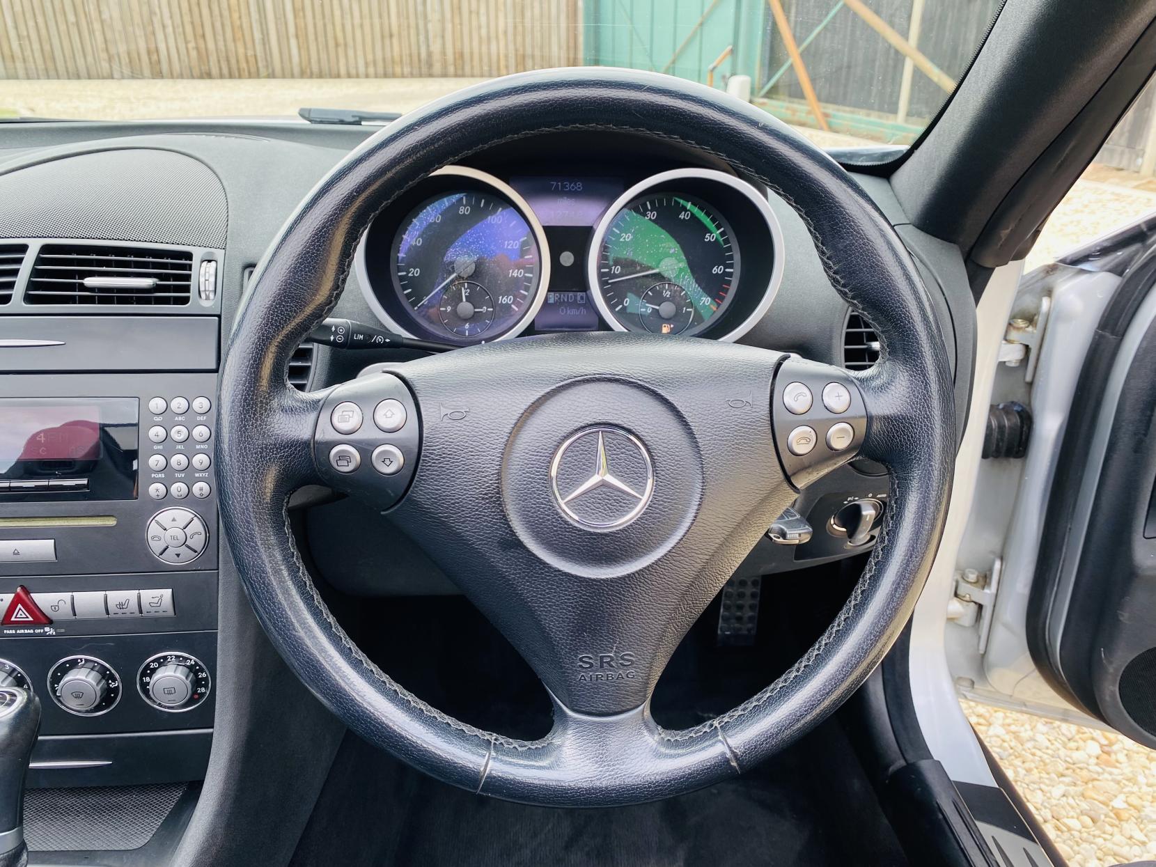 Mercedes-Benz SLK 3.5 SLK350 Convertible 2dr Petrol Automatic (238 g/km, 272 bhp)