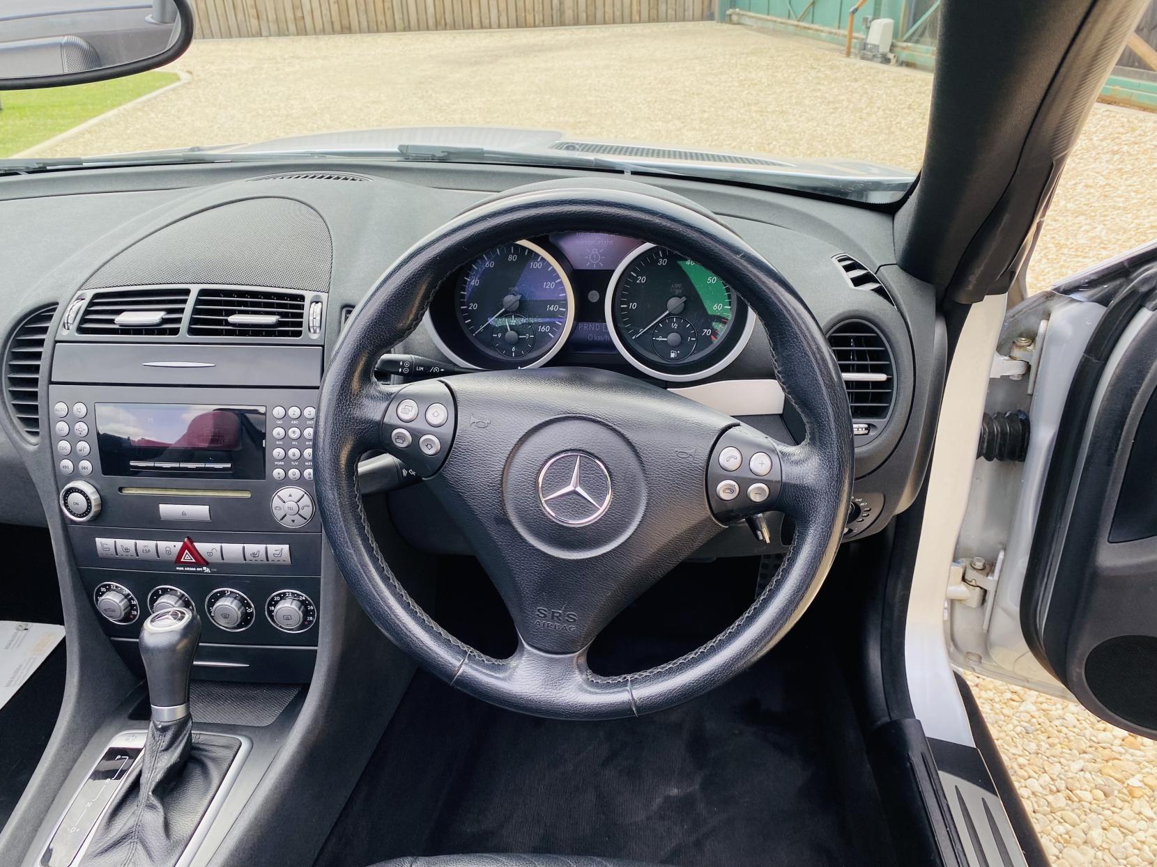 Mercedes-Benz SLK 3.5 SLK350 Convertible 2dr Petrol Automatic (238 g/km, 272 bhp)