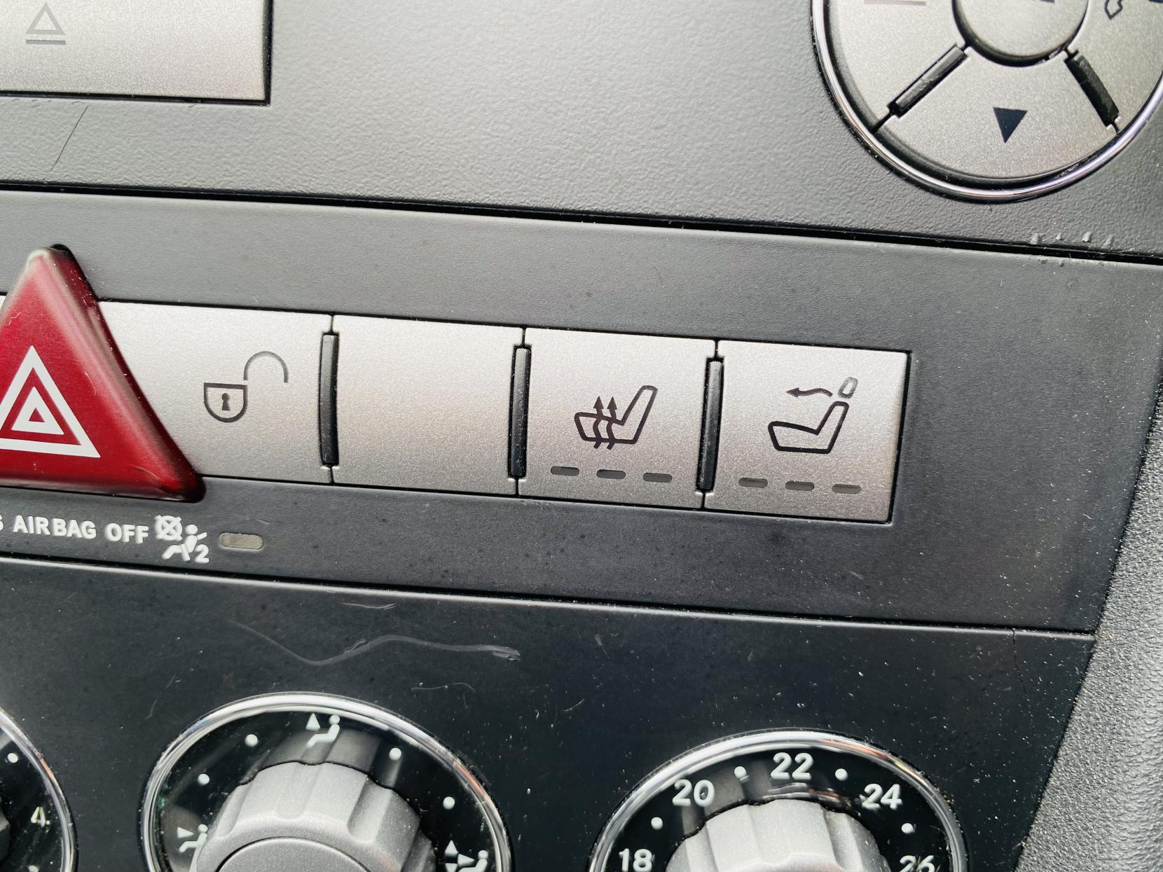 Mercedes-Benz SLK 3.5 SLK350 Convertible 2dr Petrol Automatic (238 g/km, 272 bhp)