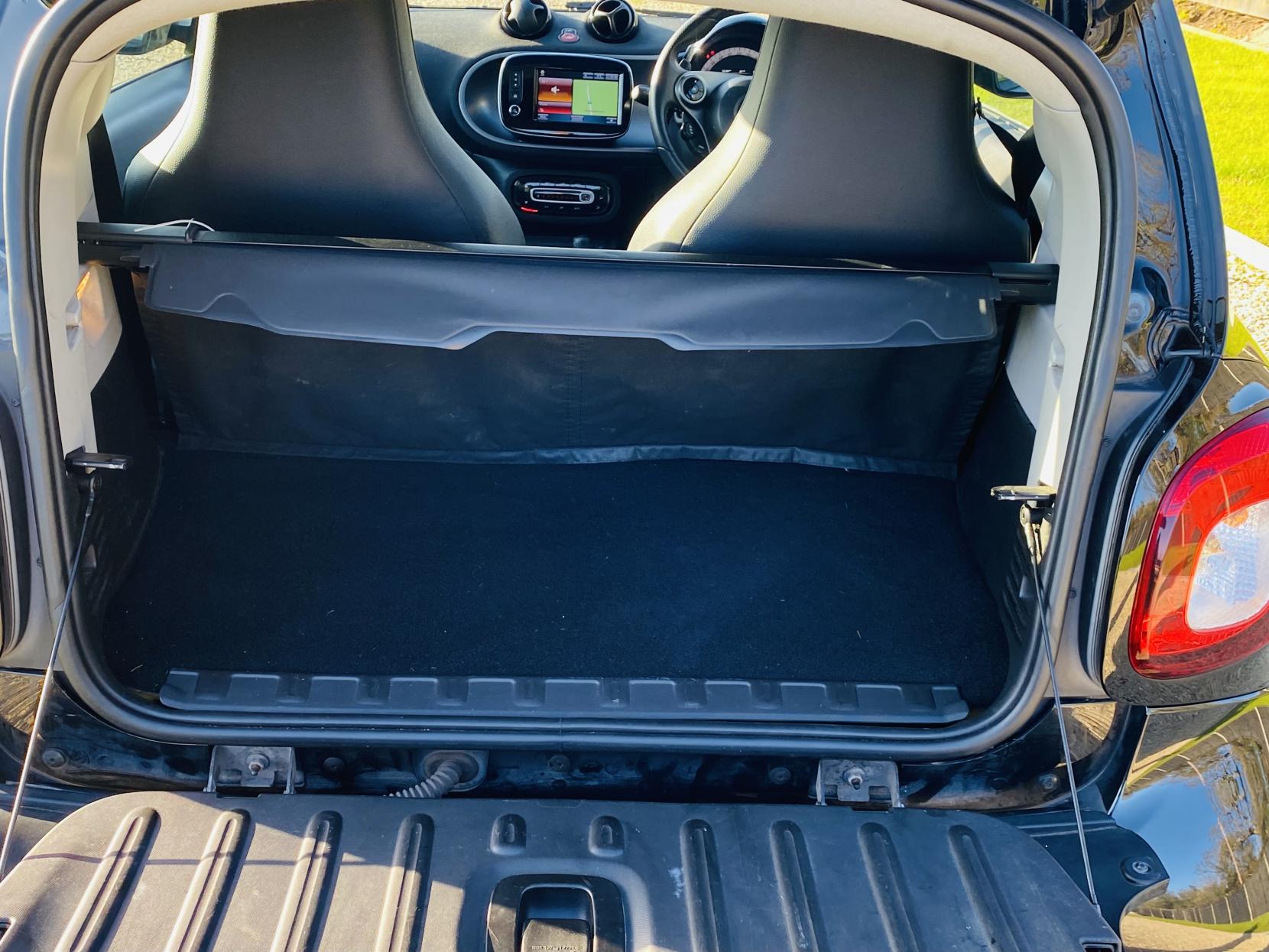 Smart fortwo 1.0 Edition Black Coupe 2dr Petrol Twinamic Euro 6 (s/s) (71 ps)