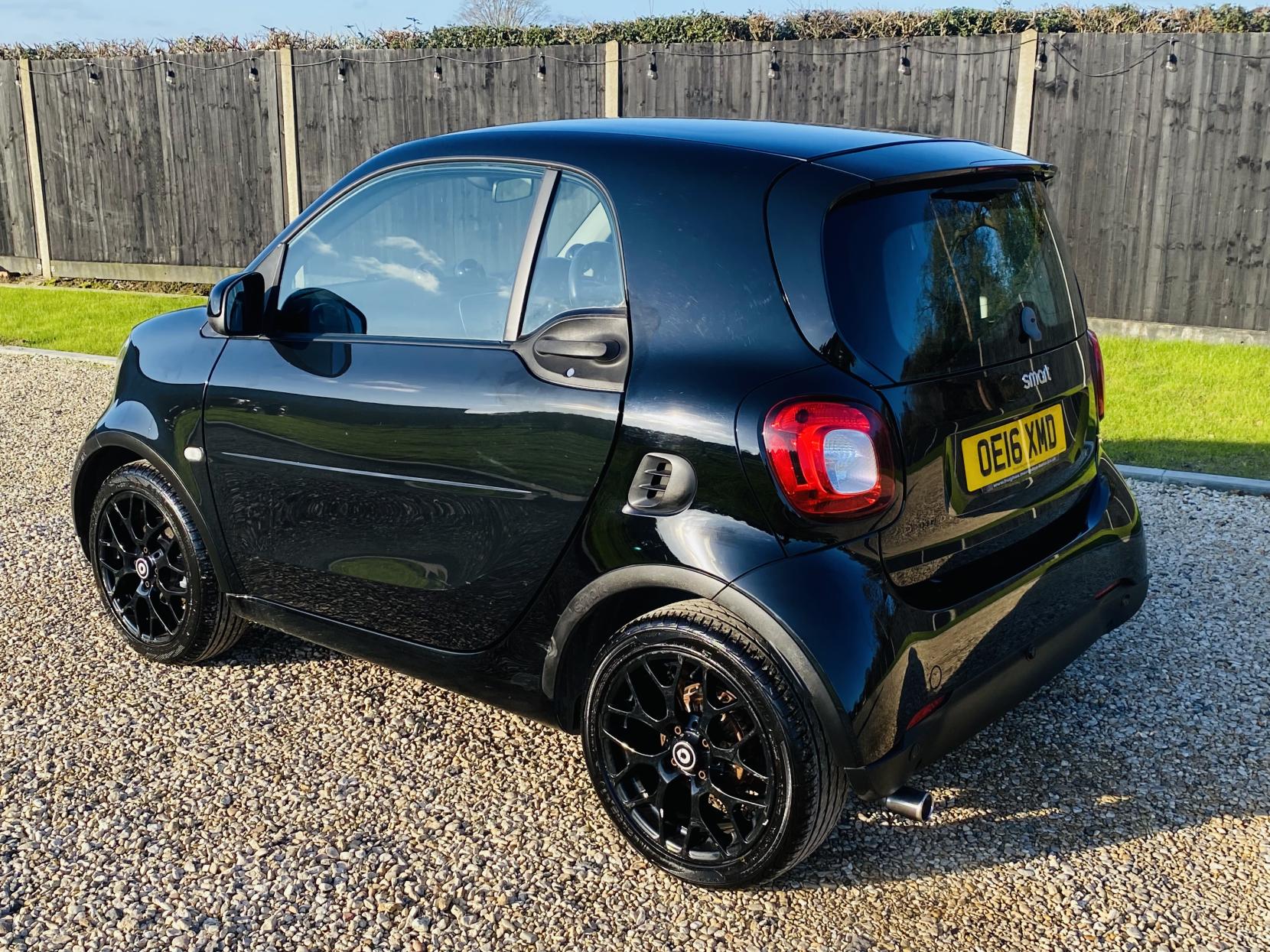 Smart fortwo 1.0 Edition Black Coupe 2dr Petrol Twinamic Euro 6 (s/s) (71 ps)