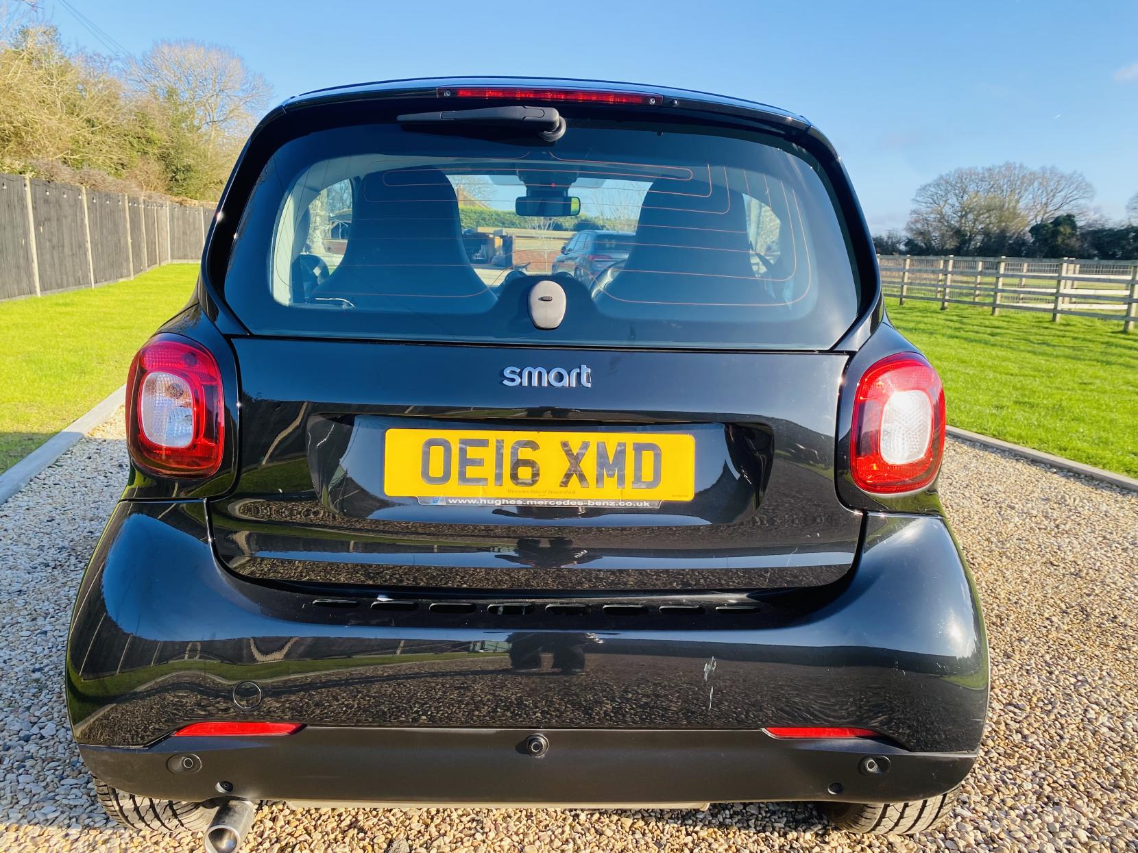 Smart fortwo 1.0 Edition Black Coupe 2dr Petrol Twinamic Euro 6 (s/s) (71 ps)