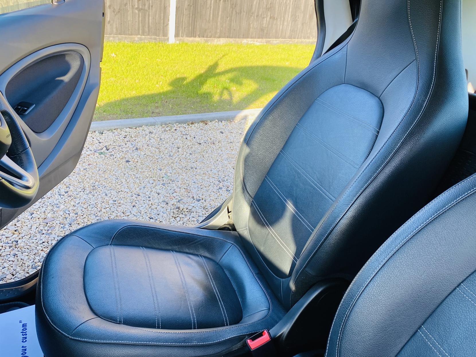 Smart fortwo 1.0 Edition Black Coupe 2dr Petrol Twinamic Euro 6 (s/s) (71 ps)