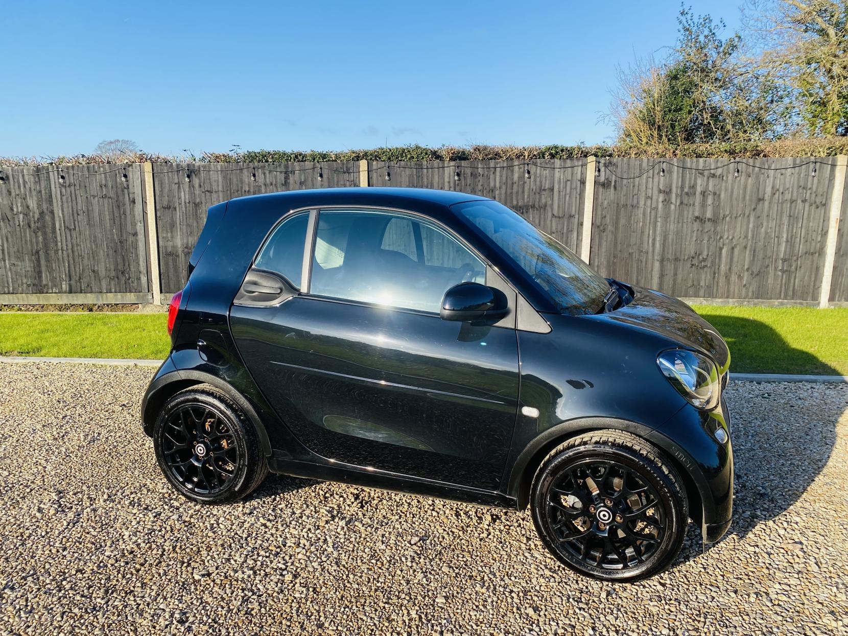 Smart fortwo 1.0 Edition Black Coupe 2dr Petrol Twinamic Euro 6 (s/s) (71 ps)