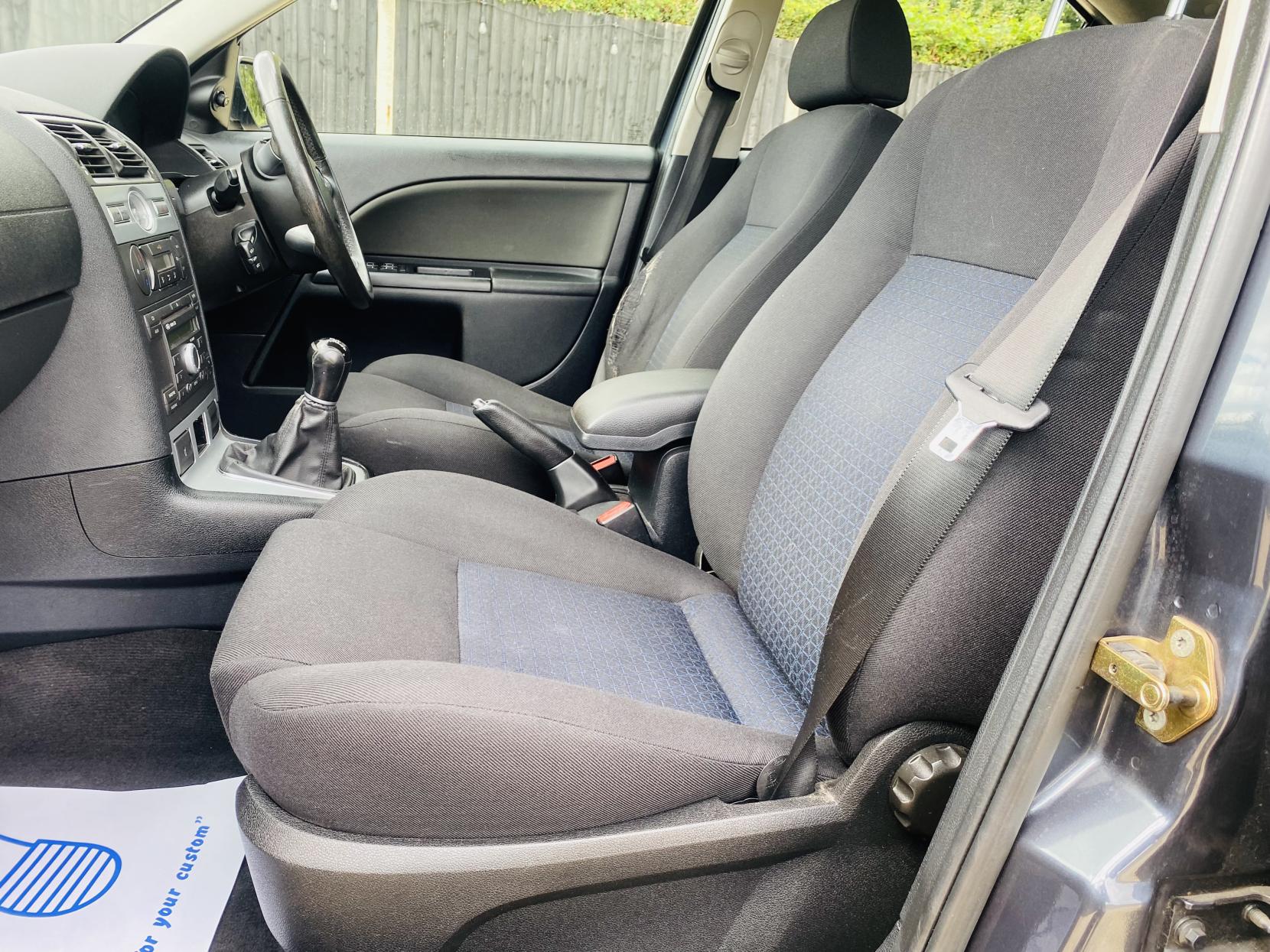 Ford Mondeo 1.8 Zetec Hatchback 5dr Petrol Manual (187 g/km, 123 bhp)