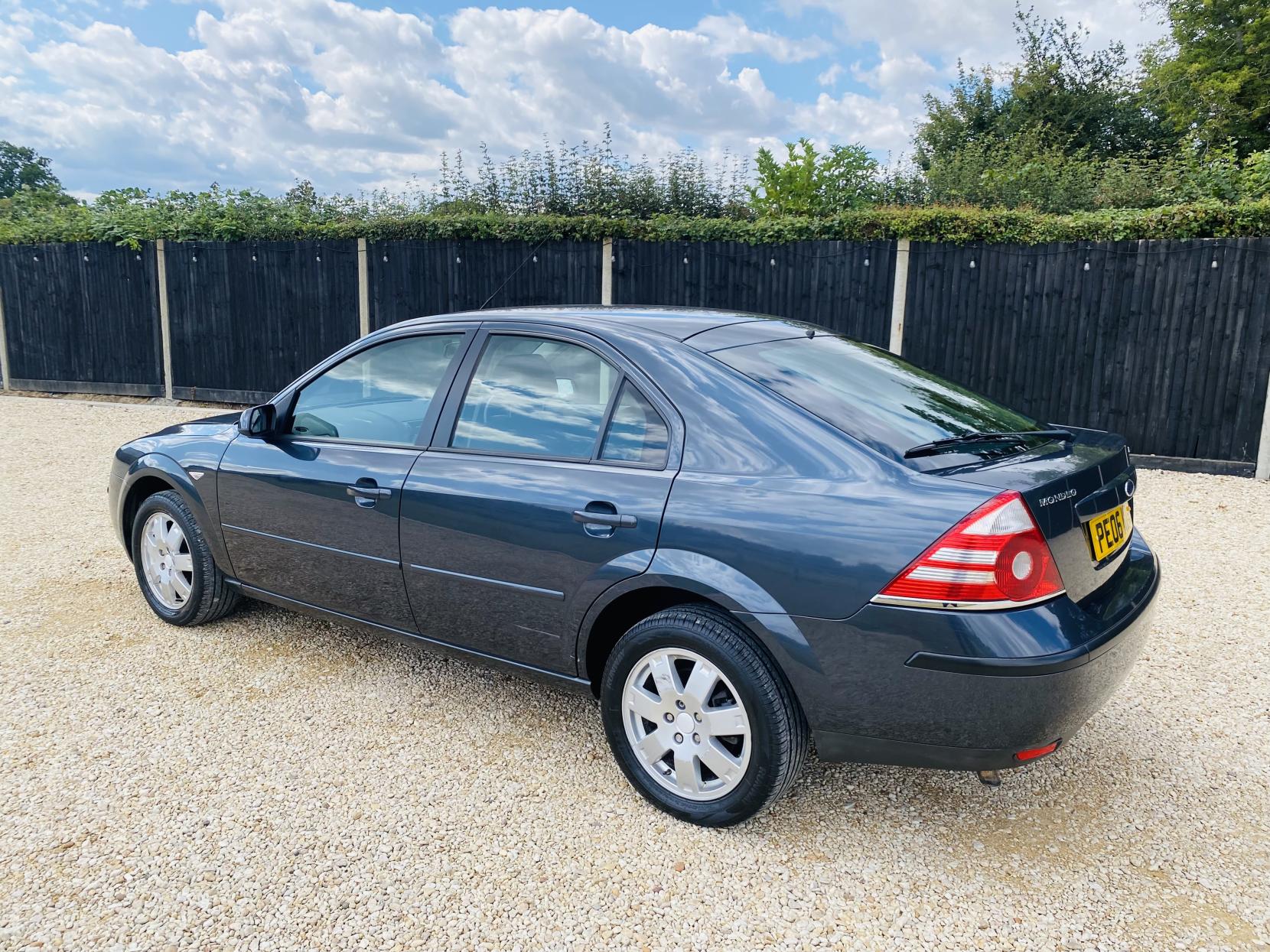 Ford Mondeo 1.8 Zetec Hatchback 5dr Petrol Manual (187 g/km, 123 bhp)