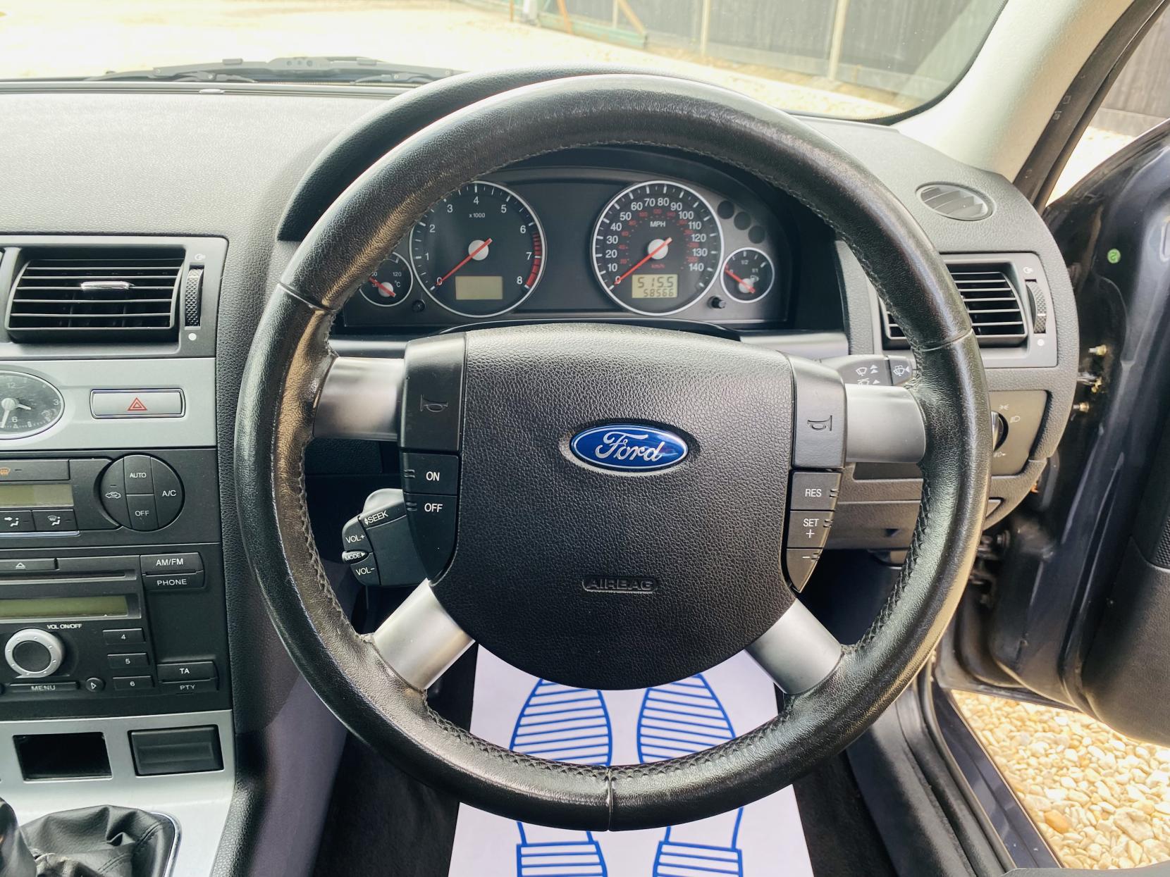 Ford Mondeo 1.8 Zetec Hatchback 5dr Petrol Manual (187 g/km, 123 bhp)