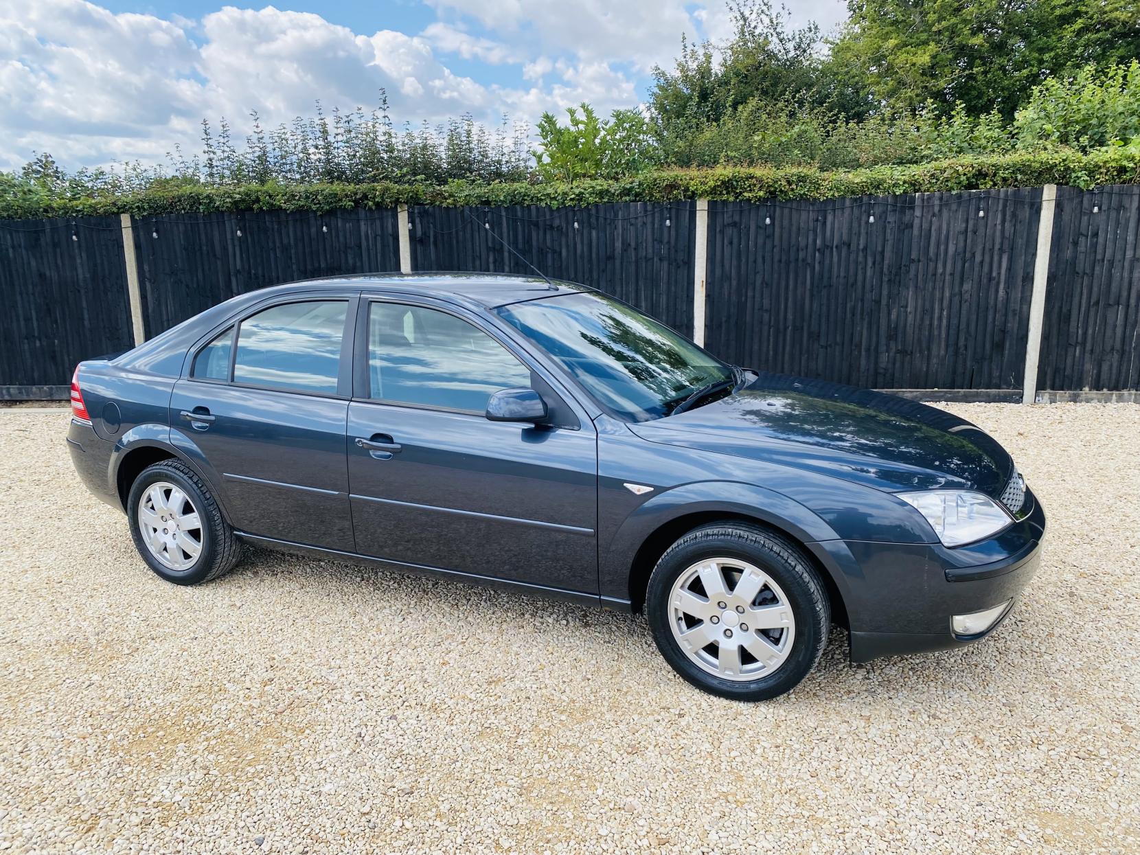Ford Mondeo 1.8 Zetec Hatchback 5dr Petrol Manual (187 g/km, 123 bhp)