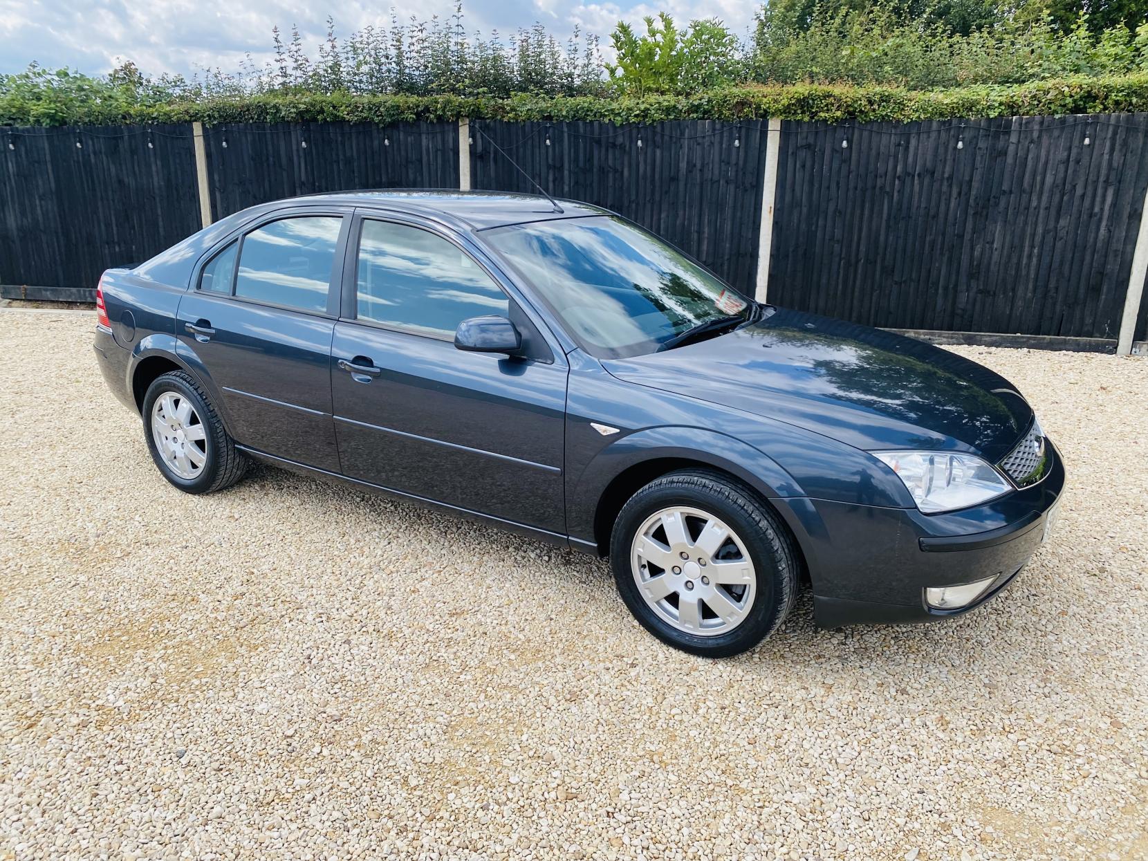 Ford Mondeo 1.8 Zetec Hatchback 5dr Petrol Manual (187 g/km, 123 bhp)
