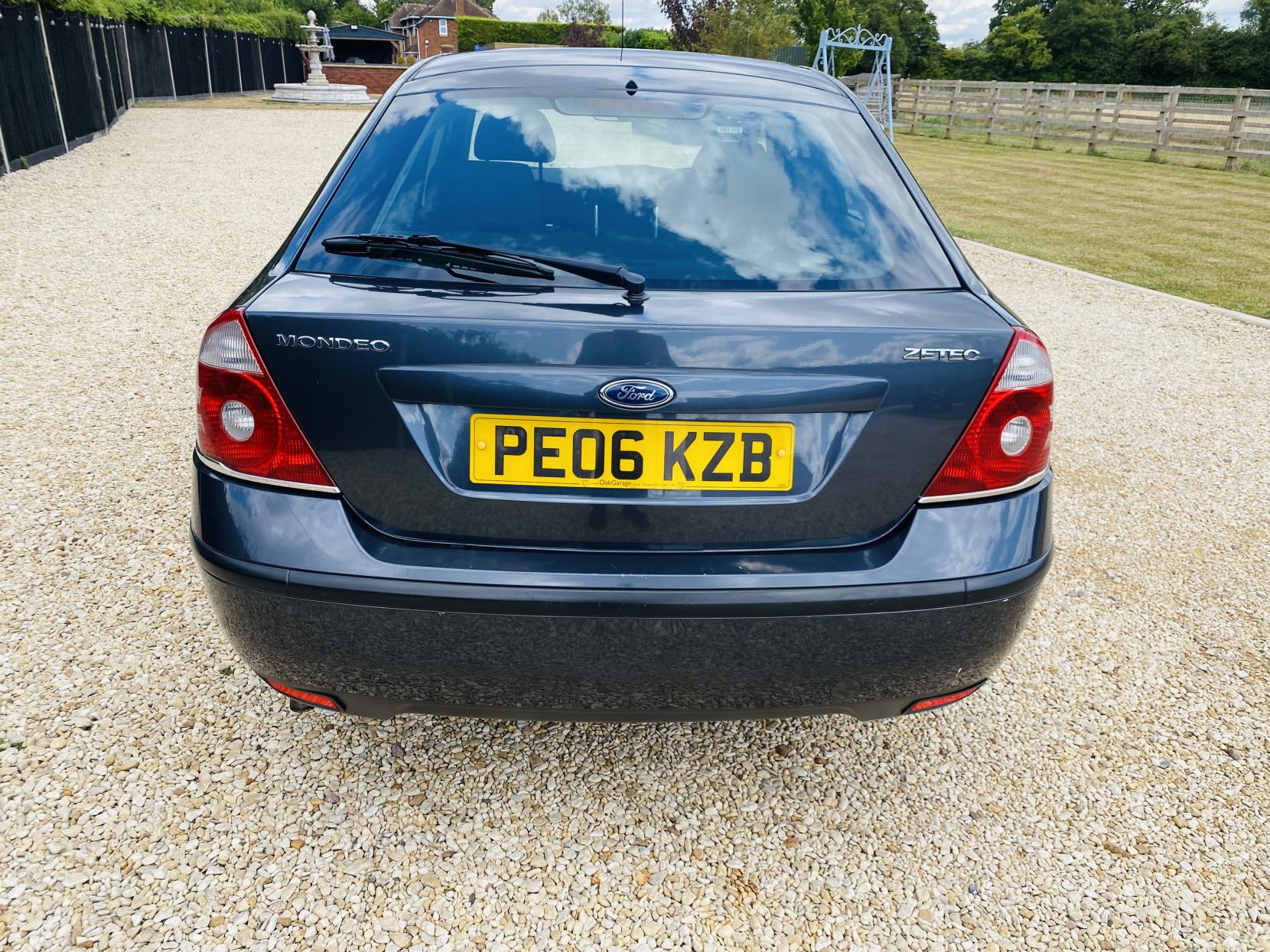 Ford Mondeo 1.8 Zetec Hatchback 5dr Petrol Manual (187 g/km, 123 bhp)