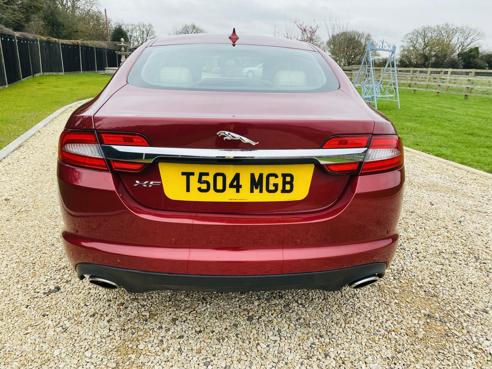 Jaguar XF 3.0d V6 Luxury Saloon 4dr Diesel Auto Euro 5 (s/s) (240 ps)