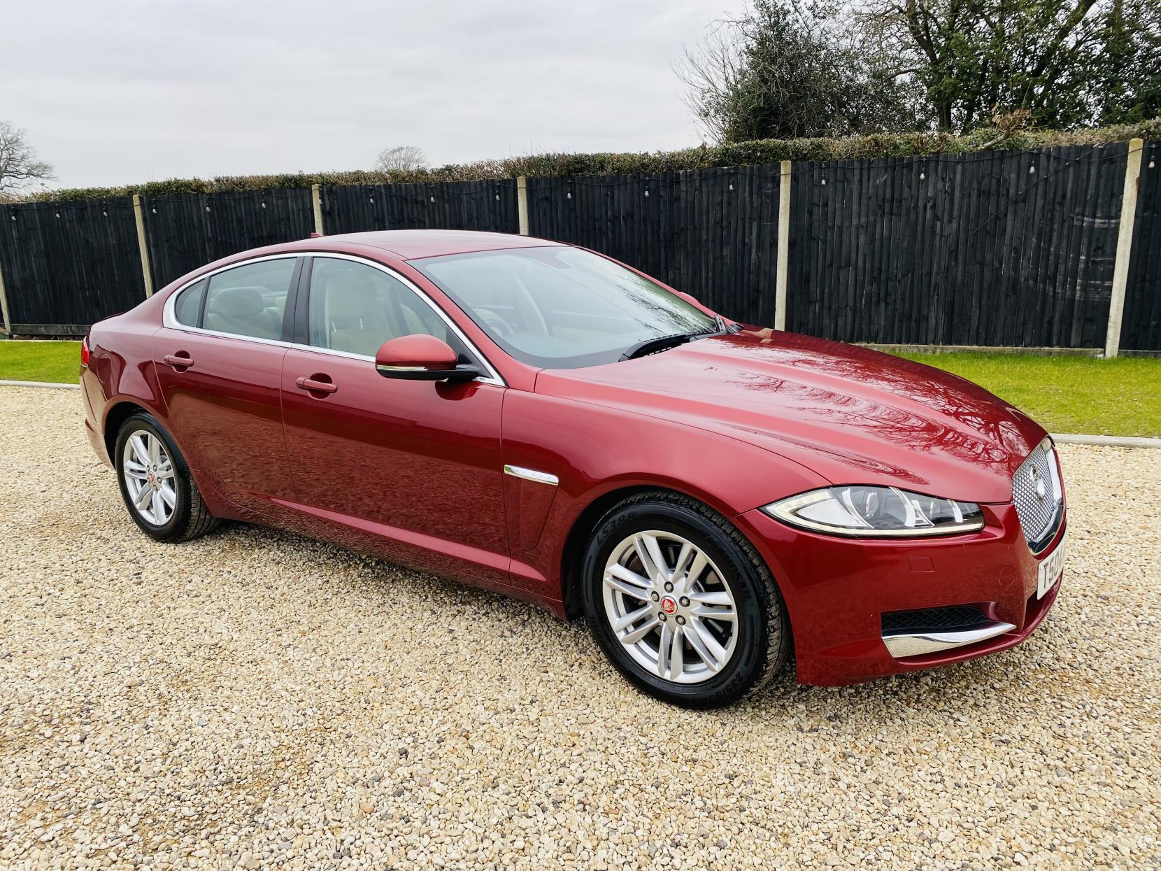 Jaguar XF 3.0d V6 Luxury Saloon 4dr Diesel Auto Euro 5 (s/s) (240 ps)
