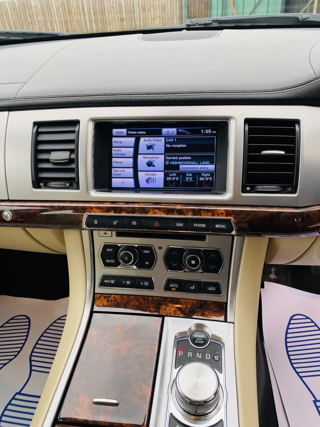 Jaguar XF 3.0d V6 Luxury Saloon 4dr Diesel Auto Euro 5 (s/s) (240 ps)