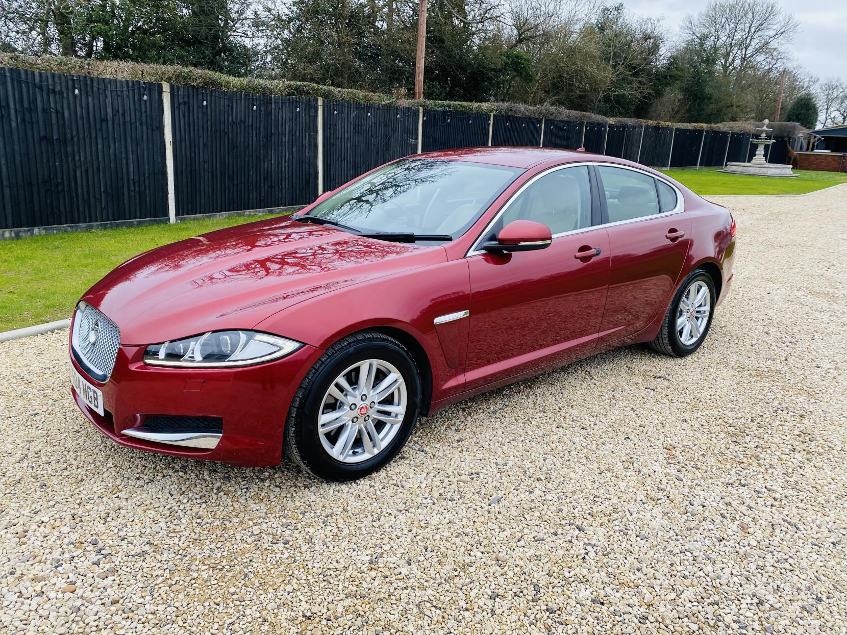 Jaguar XF 3.0d V6 Luxury Saloon 4dr Diesel Auto Euro 5 (s/s) (240 ps)
