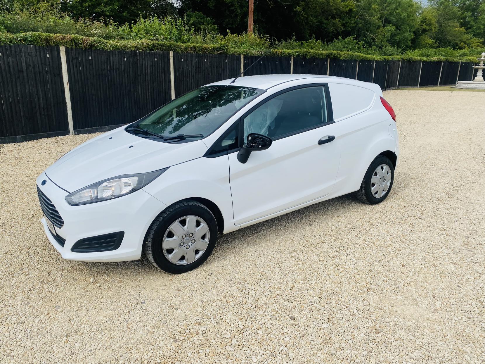 Ford Fiesta Van 1.6 TDCi ECOnetic II Panel Van 3dr Diesel Manual (87 g/km, 94 bhp)