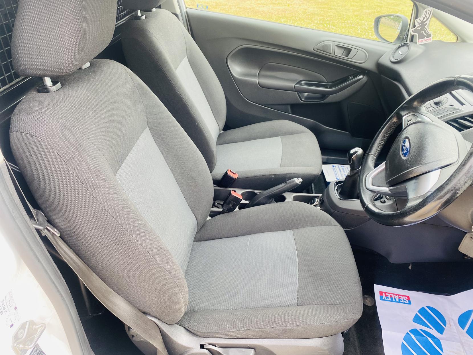 Ford Fiesta Van 1.6 TDCi ECOnetic II Panel Van 3dr Diesel Manual (87 g/km, 94 bhp)