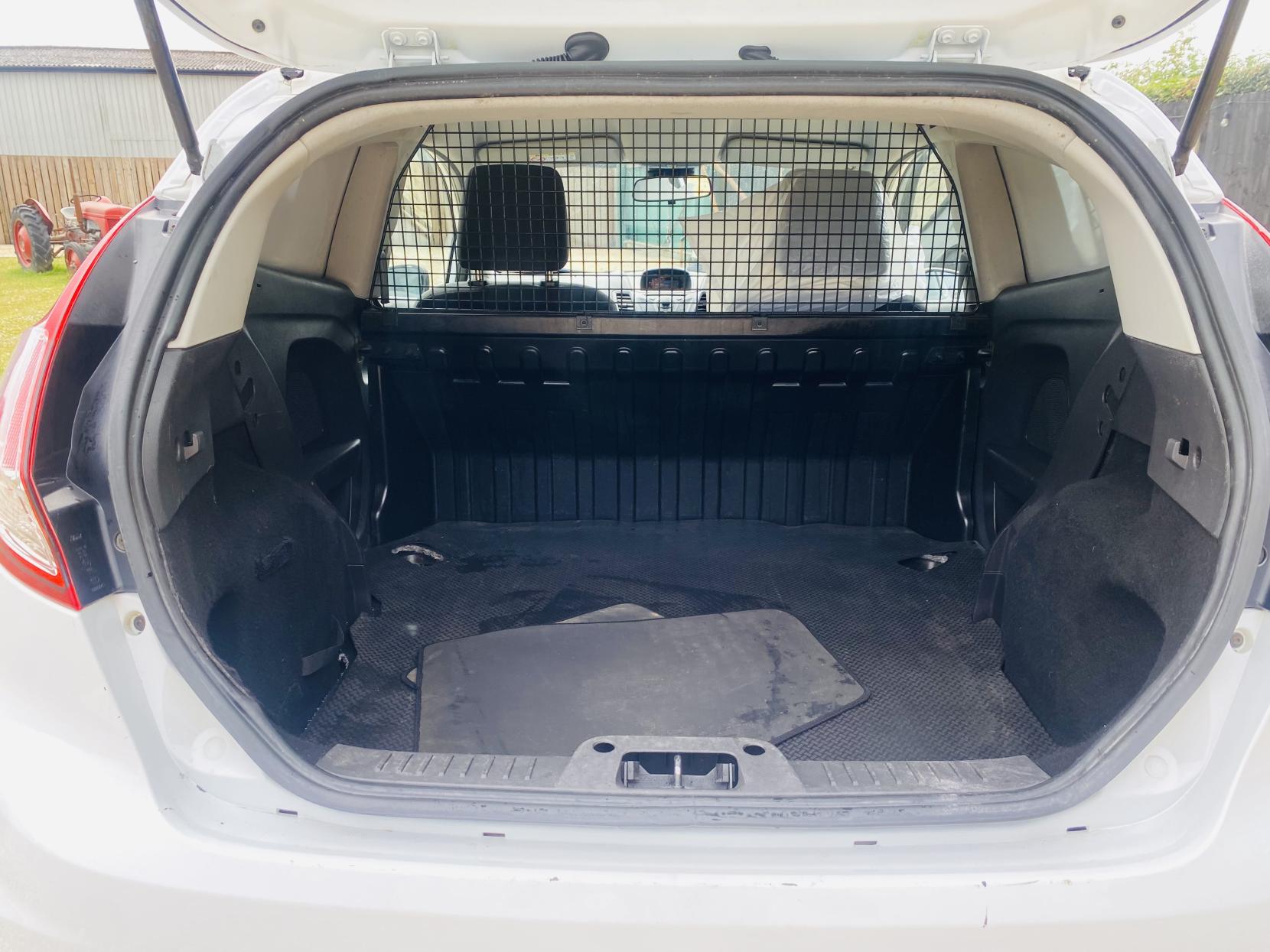 Ford Fiesta Van 1.6 TDCi ECOnetic II Panel Van 3dr Diesel Manual (87 g/km, 94 bhp)