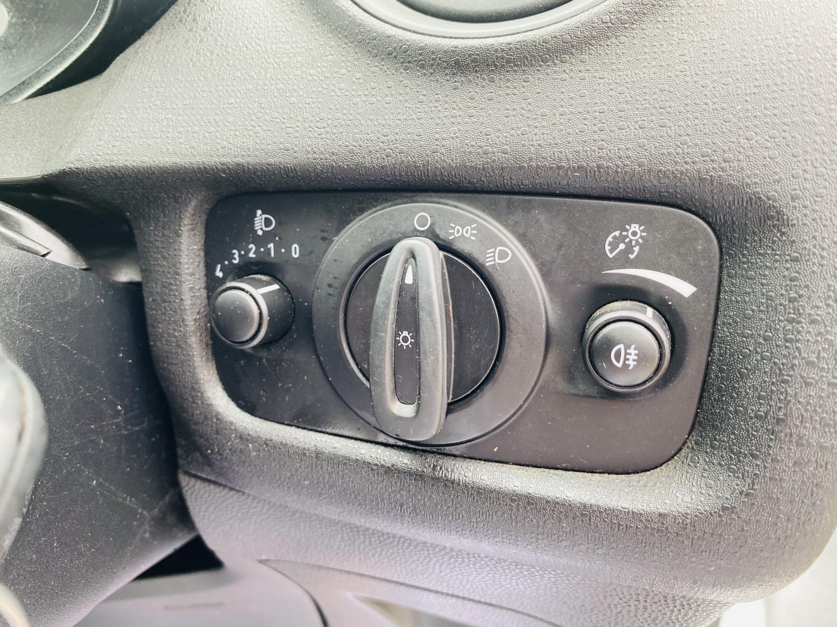 Ford Fiesta Van 1.6 TDCi ECOnetic II Panel Van 3dr Diesel Manual (87 g/km, 94 bhp)