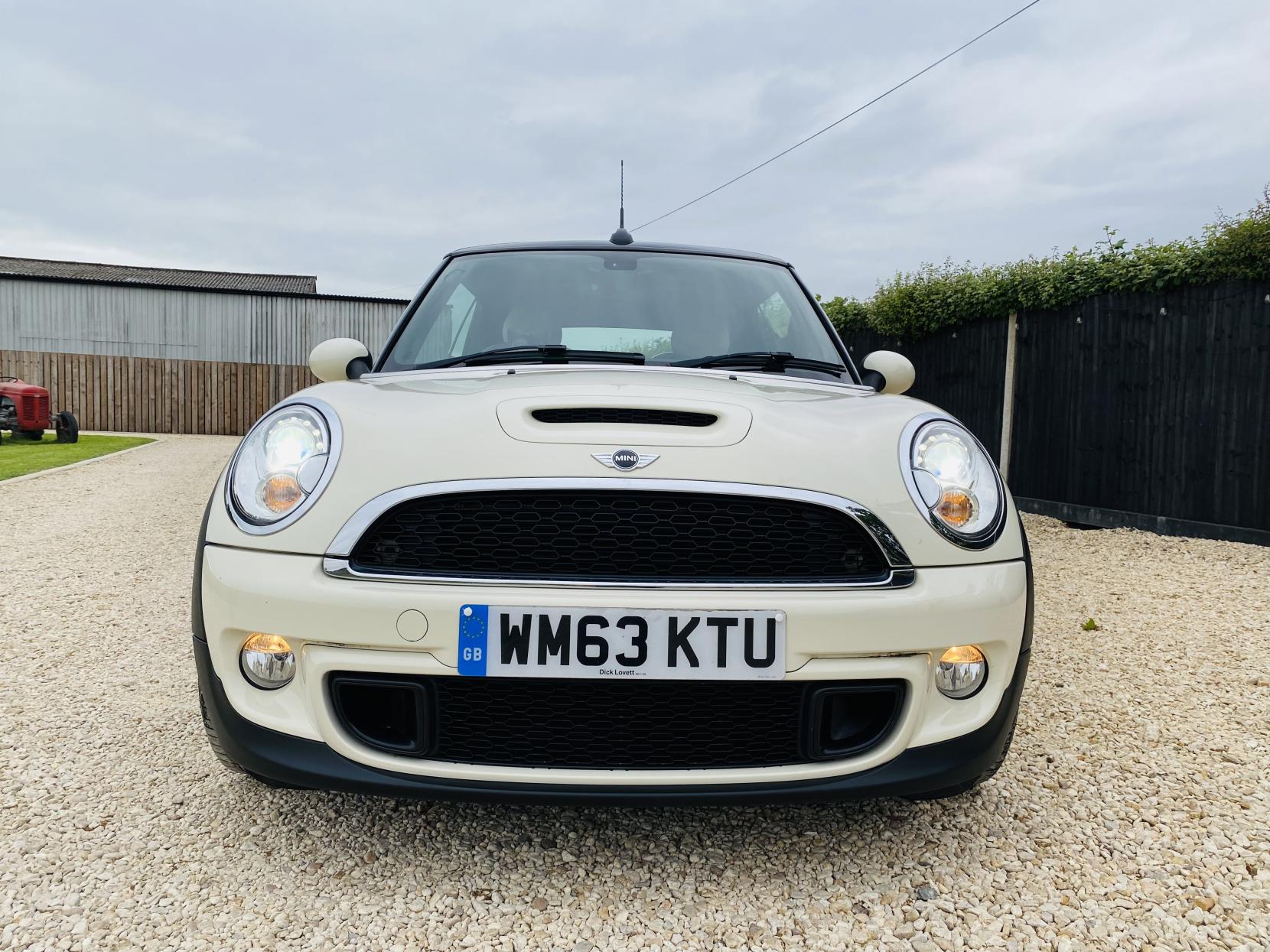 MINI Convertible 1.6 Cooper S Convertible 2dr Petrol Auto Euro 5 (184 ps)
