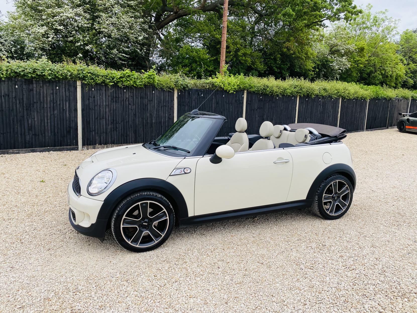 MINI Convertible 1.6 Cooper S Convertible 2dr Petrol Auto Euro 5 (184 ps)