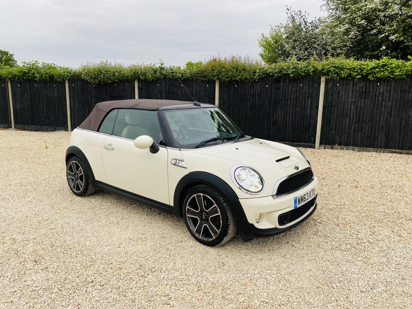 MINI Convertible 1.6 Cooper S Convertible 2dr Petrol Auto Euro 5 (184 ps)
