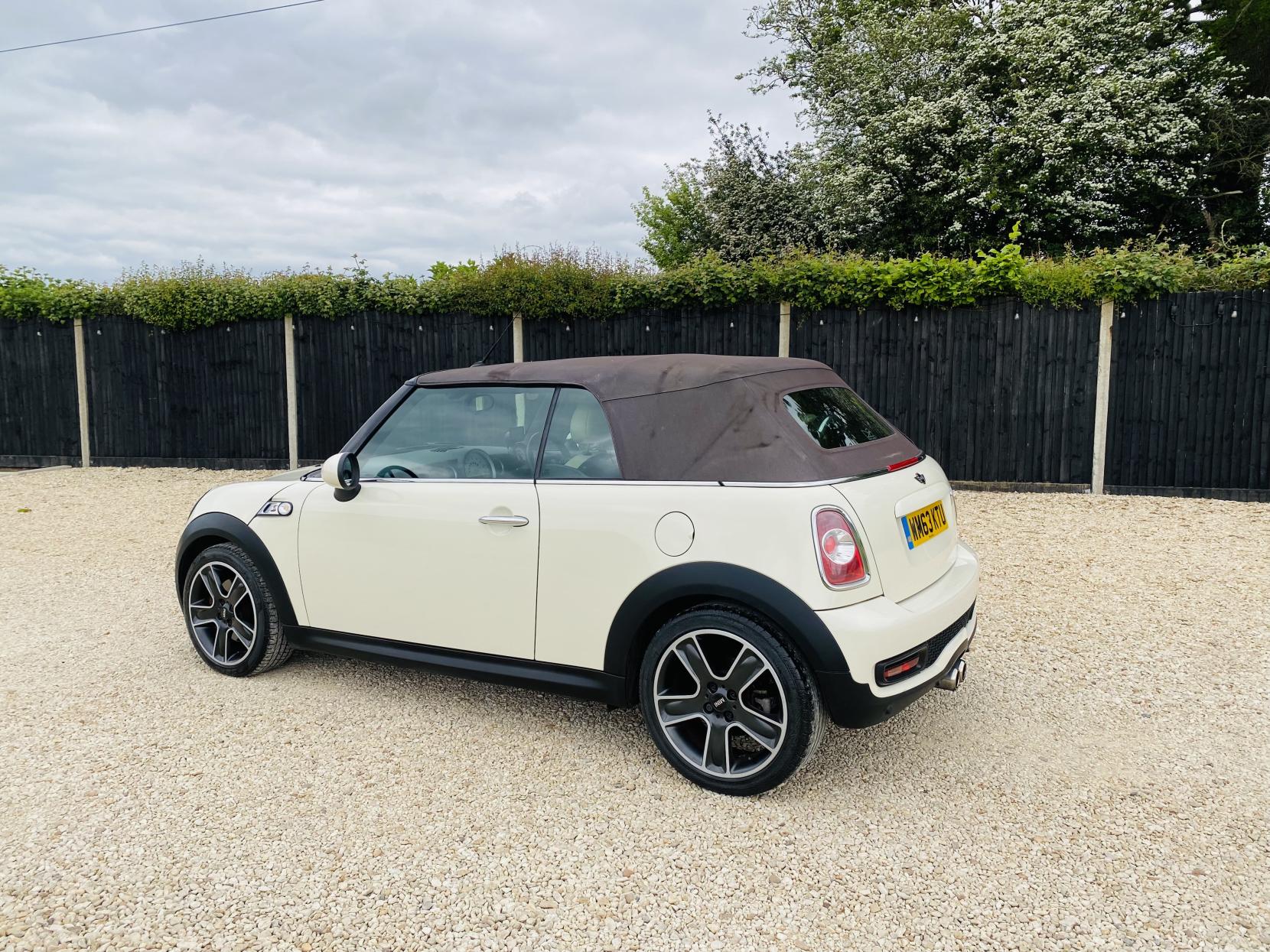 MINI Convertible 1.6 Cooper S Convertible 2dr Petrol Auto Euro 5 (184 ps)